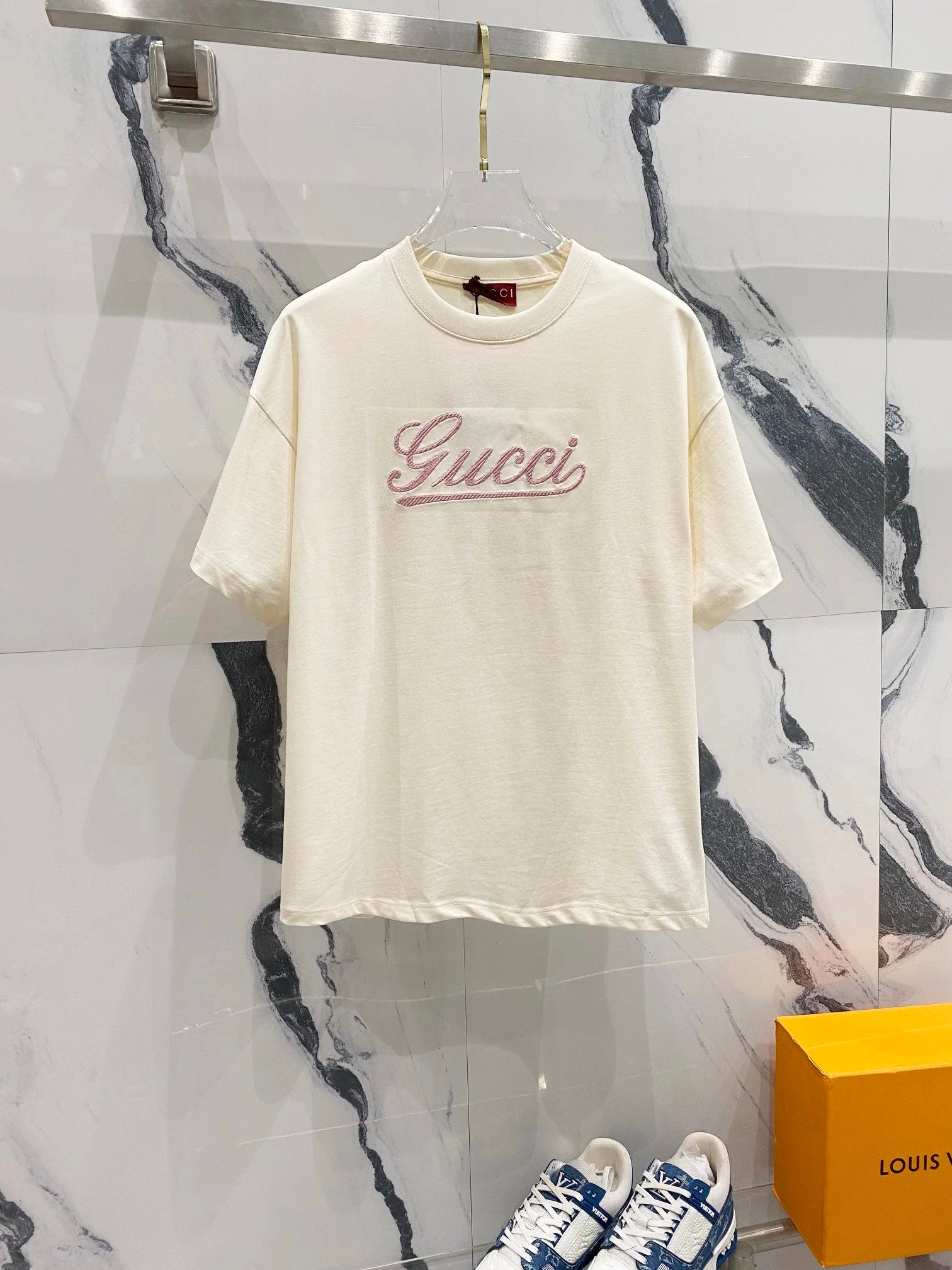 Gucci T-shirt Classic Pink Letter Embroidery?LOGO Logo Crew Neck Short Sleeve Pure Cotton T Unisex T-Shirt OS Loose Fit Base Shirt Summer Casual Simple T-Shirt
