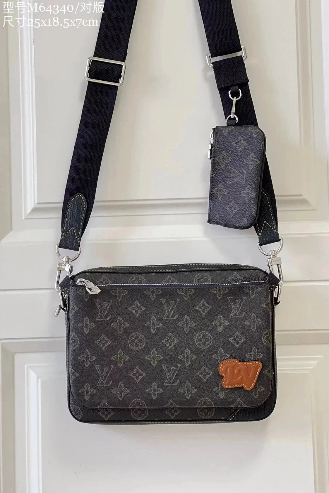 Louis Vuitton LV Men's Bag Top version M64340Blue Matching Pattern Trio Messenger Bag Men's Messenger Bag Crossbody Bag Shoulder Bag Men's Bag Men's Messenger Bag