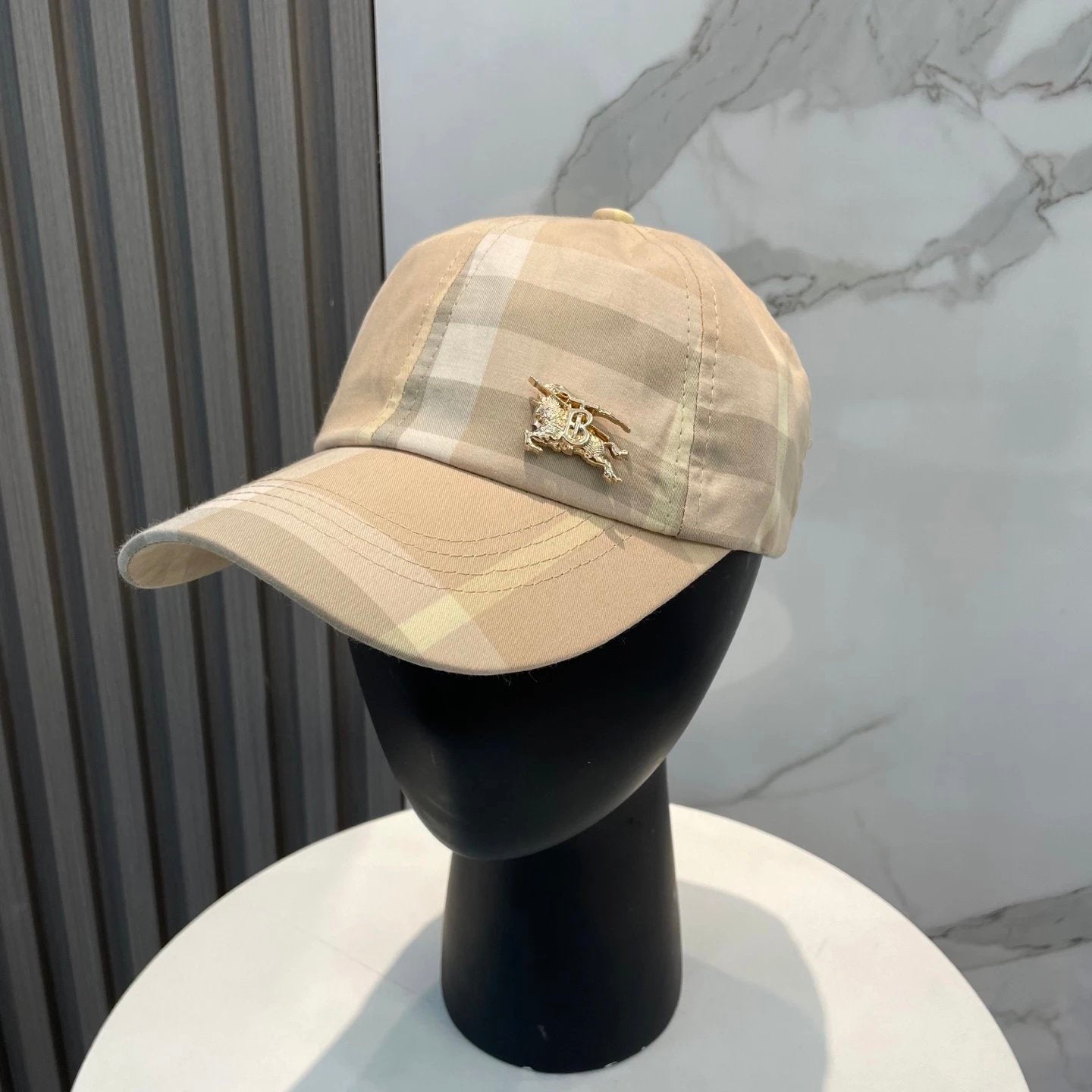Burberry Hat Plaid logo Baseball Cap Sun Protection Visor Cap Large Head Circumference Versatile Sports Hat Slimming Face Curved Brim Unisex Couple Style