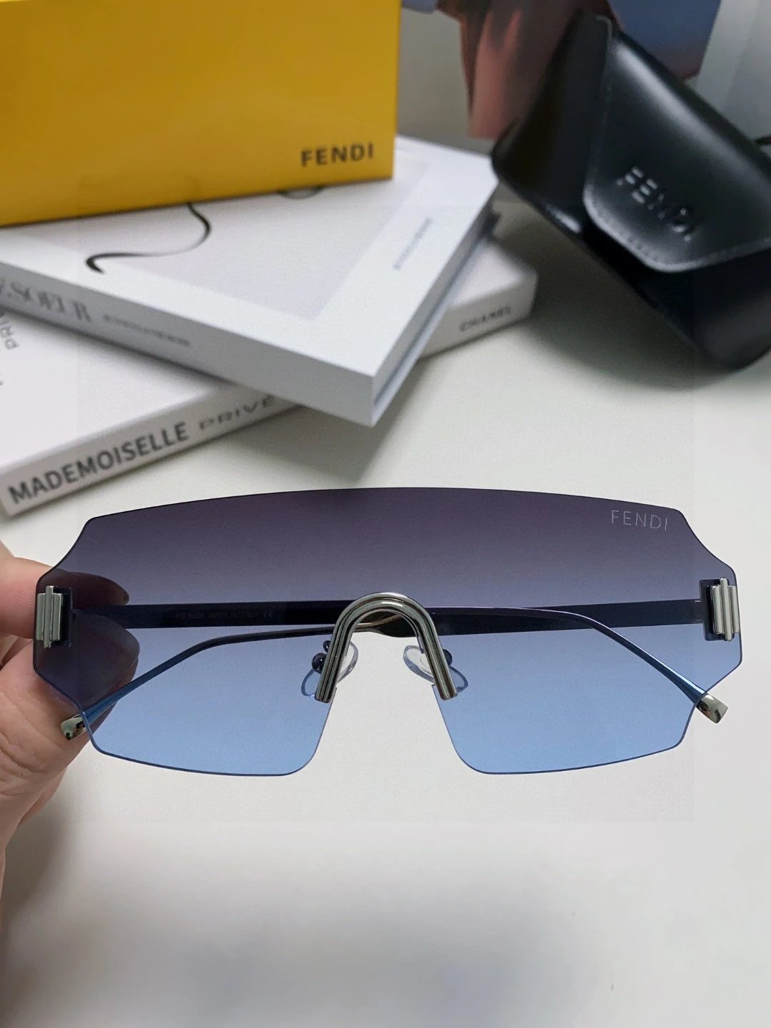 Fendi Sunglasses Face Shield Sunshade Windproof Sunglasses Slimming Non-Prescription UV Protection Unisex Couple Style Driving Beach Fishing25ss New Sports Casual Versatile