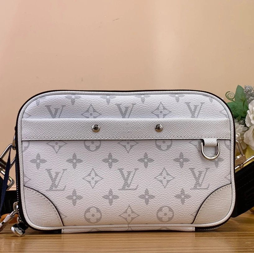 Louis Vuitton LV Men's Bag Top version 【Original Leather】24Early Spring New Men's Bag M31016Blue Flower/M46955Black Flower/M30997Green/This Paragraph Alpha Messenger Bag Men's Small Messenger Bag Camera Bag Small Backpack New Men's Bag