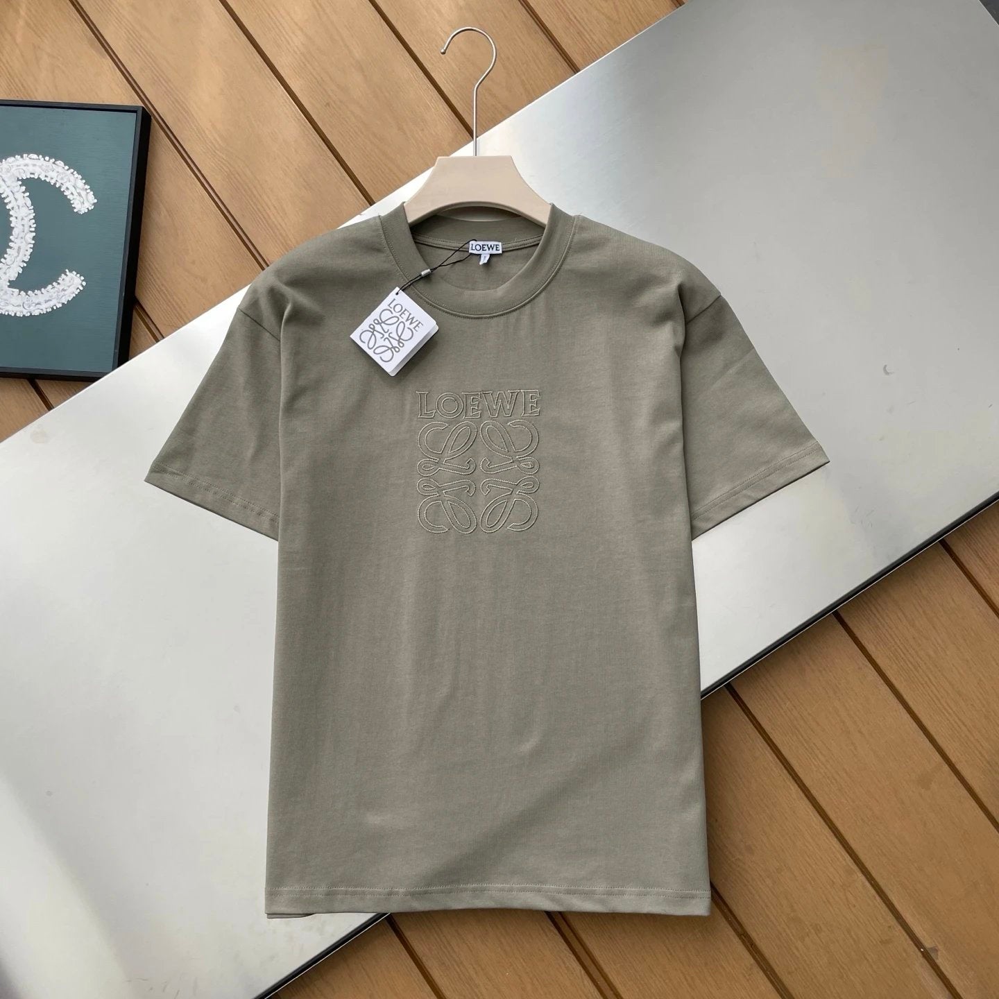 LOEWE T-shirt 3D Letter Embroidery on the Chest logo round Neck Short Sleeve25ss New pure cotton T Unisex T-Shirt OS Drop Shoulder Loose Fit Base Shirt Top T-Shirt Short Sleeve