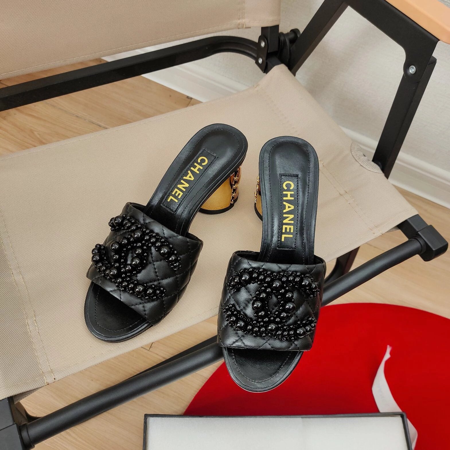 Chanel Shoes Spring and Summer New High Heel Slippers
Every Summer's Sandals Are an Essential Travel Item for Girls.,Super Beautiful Pearl logo Decoration,Full of Fairy Air,This Sandal Is Very Comfortable on the Feet,Very Thin,