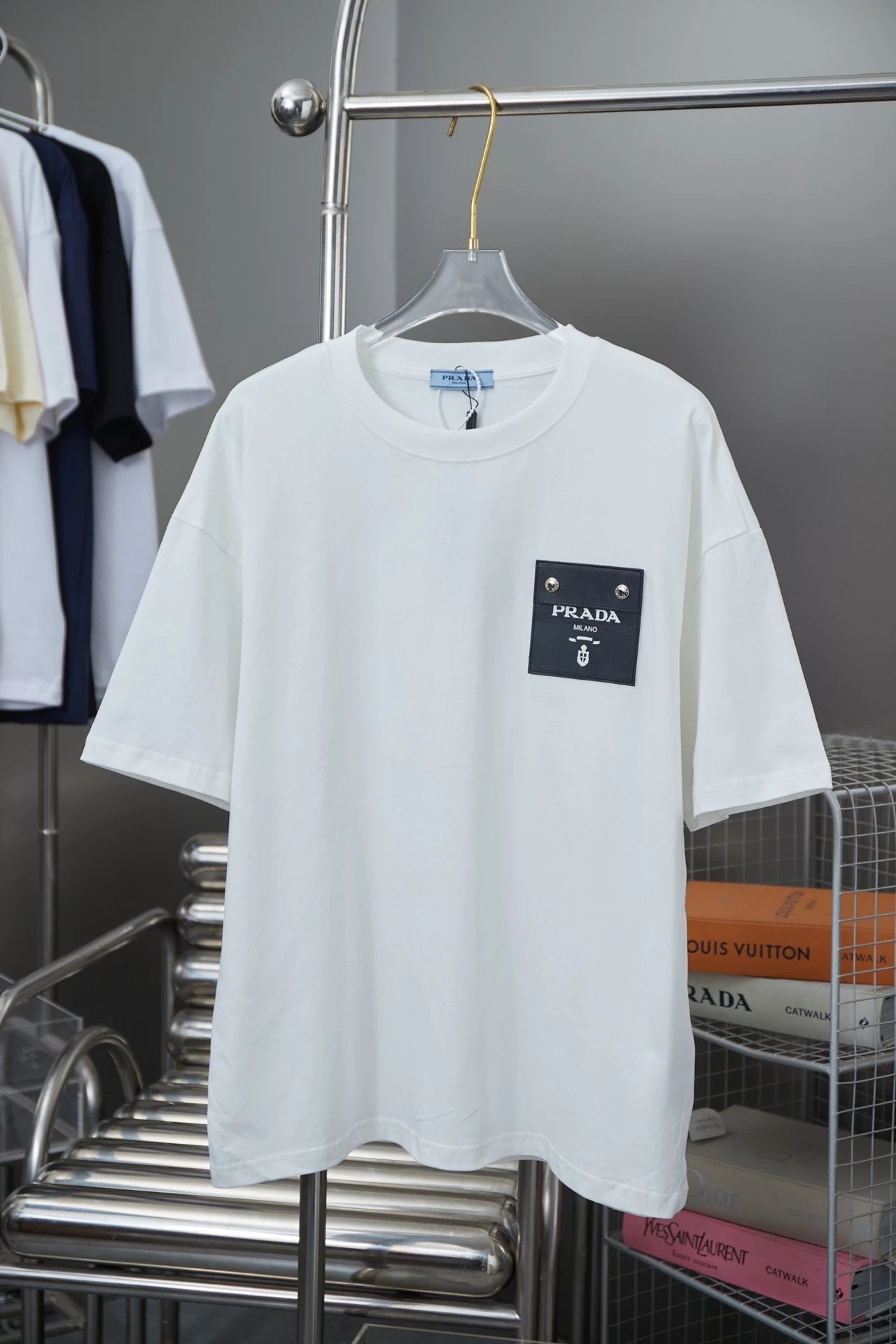 PRADA T-shirt 25SS Early Spring New 3D Leather Tag with Metal Letters logo round Neck Short Sleeve T Shirt All-Matching Casual