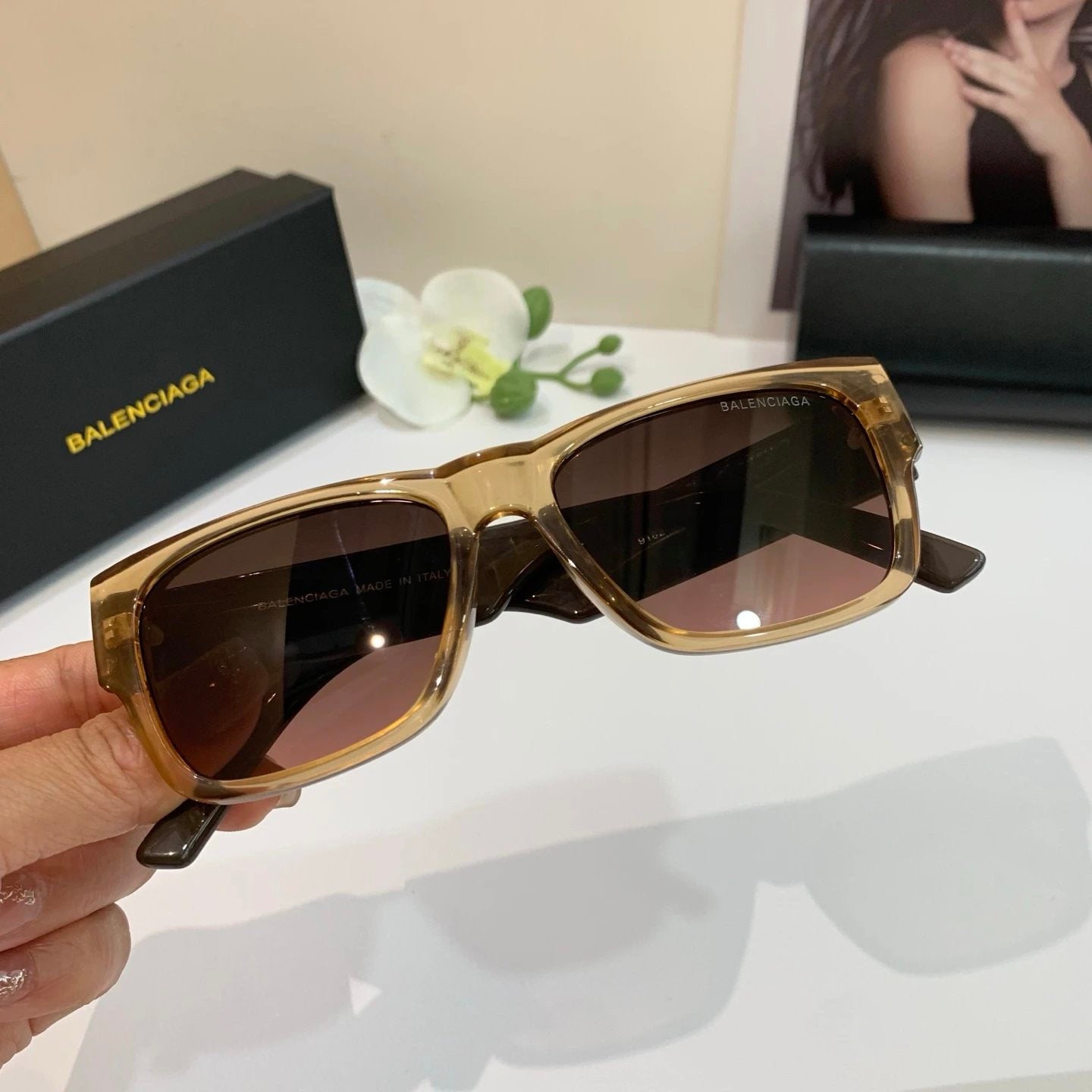 Balenciaga Sunglasses Small Square Frame Sunglasses Slimming No Prescription UV Protection for Men and Women Couples Driving Beach Fishing25ss New Sports Casual Versatile