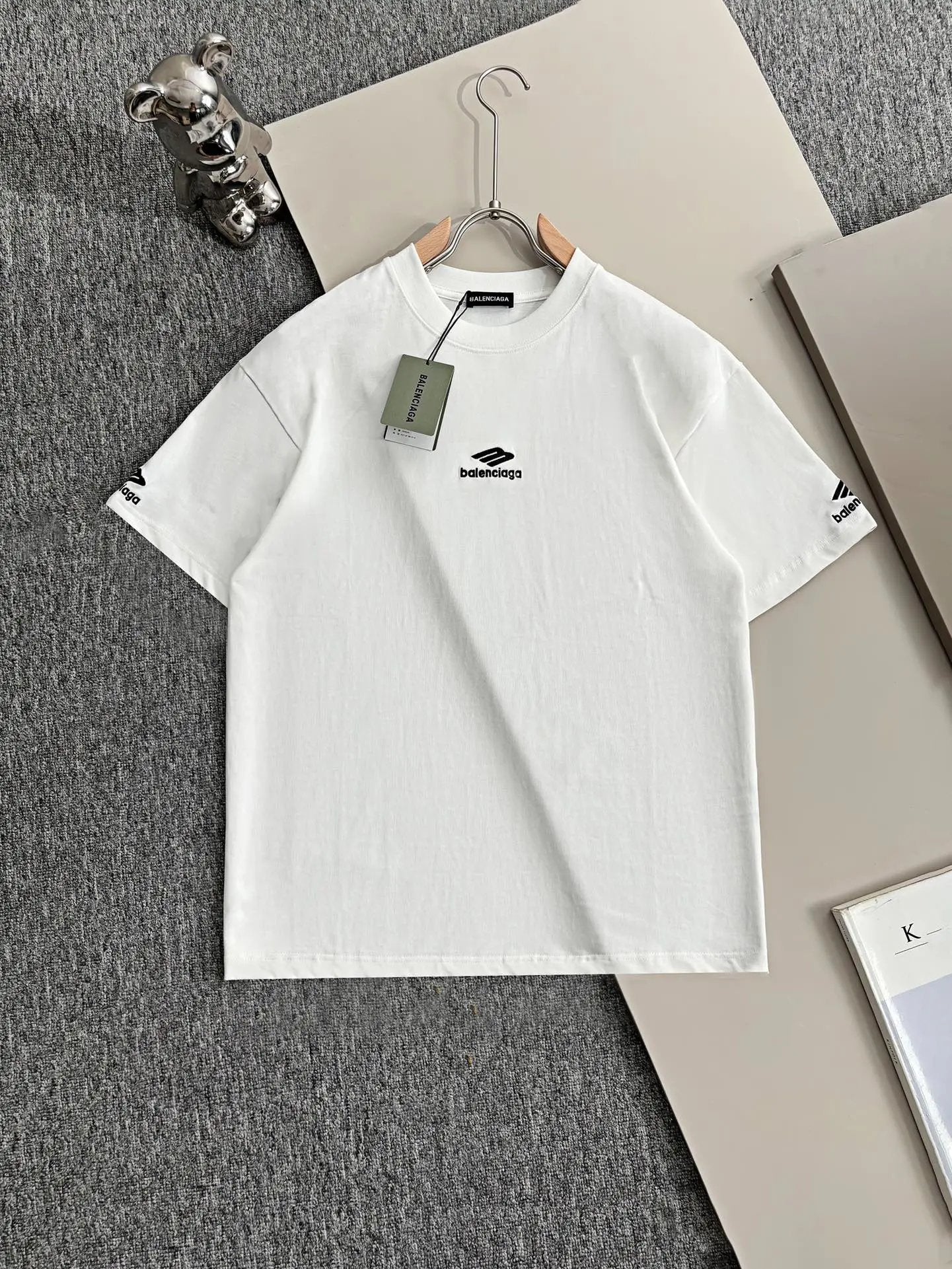 Balenciaga T-shirt Chest Letter Embroidery logo round Neck Short Sleeve25ss New pure cotton T Unisex T-Shirt OS Drop Shoulder Loose Fit Base Shirt Top T-Shirt Short Sleeve