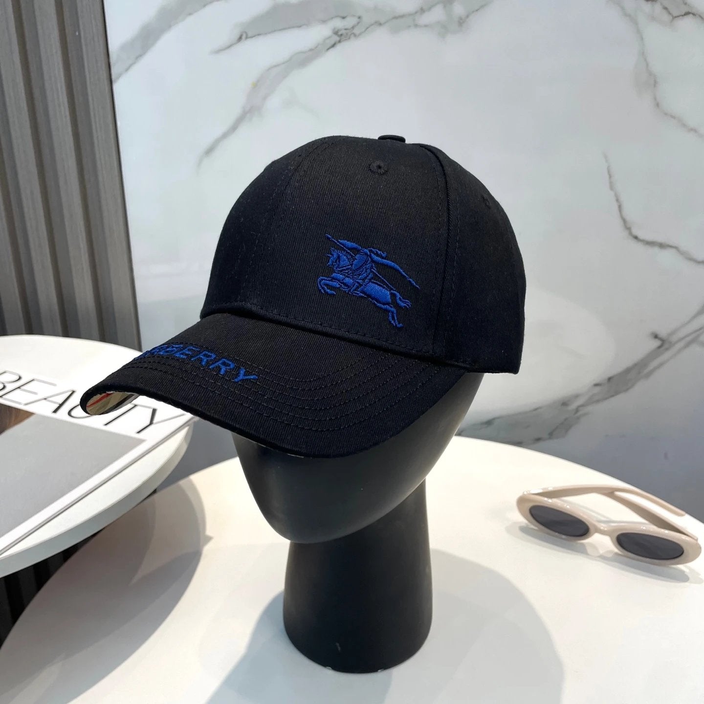 Burberry Hat Embroidery logo Baseball Cap Sunshade Sun Protection Duckbill Cap Slimming Face Curved Brim Versatile Large Head Circumference Sports Hat Unisex Couple Style
