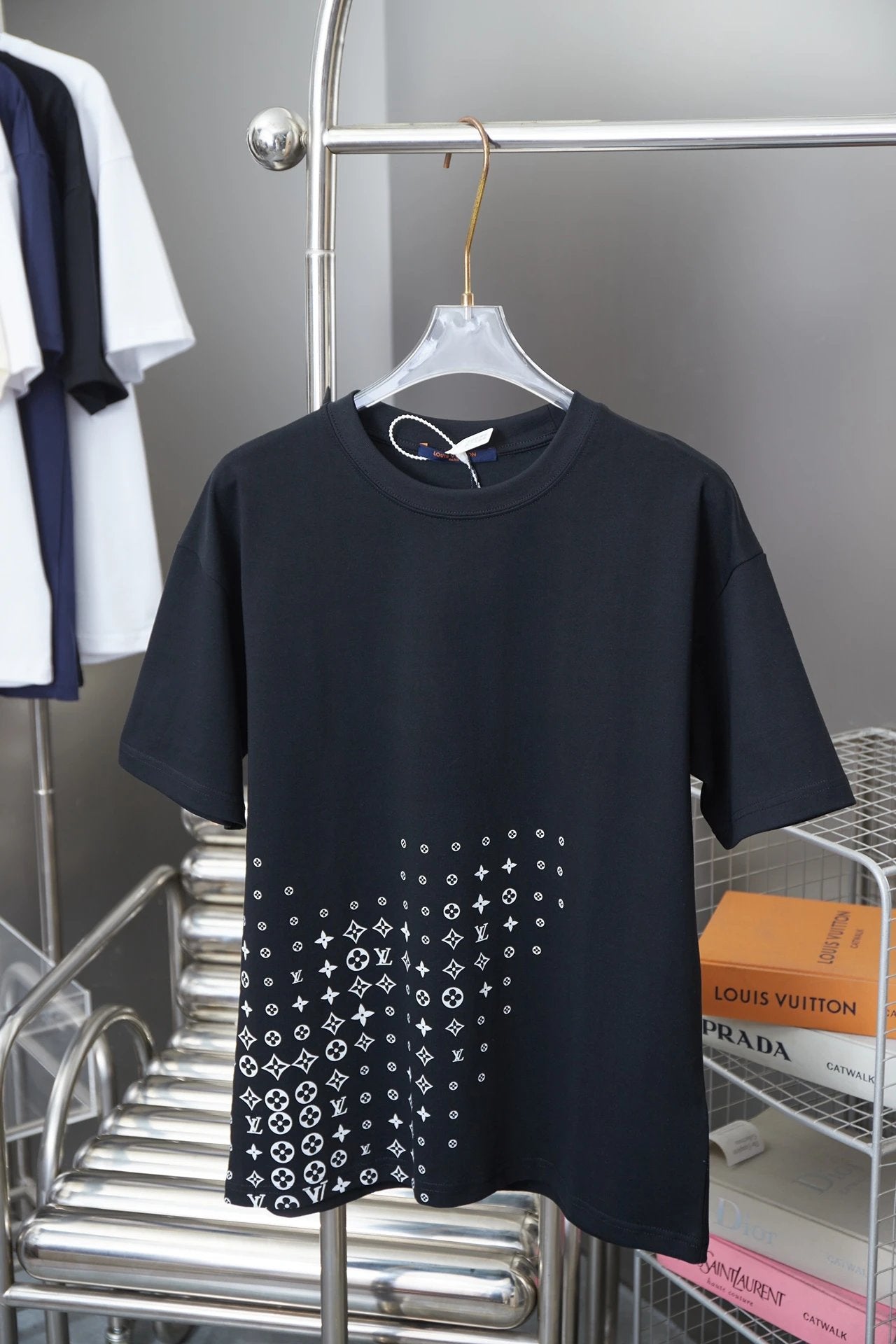 Louis Vuitton LV T-shirt 25SS Early Spring New Double Image V Logo Crew Neck Short Sleeve Pure Cotton Unisex T T-shirt OS Loose Fit Base Shirt Summer Casual Simple T-Shirt