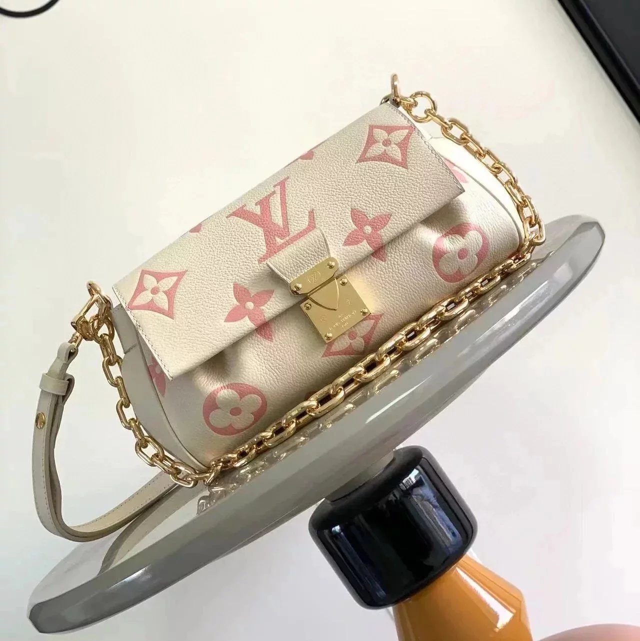 Louis Vuitton LV Women's Bag Top version Tote Original Leather Tote Bag New Milk White Strawberry Series Shopping Bag Tote Bag Pillow Bag Three-in-One Full Leather Shoulder Bag Messenger Bag Handbag Clutch Women's Bag