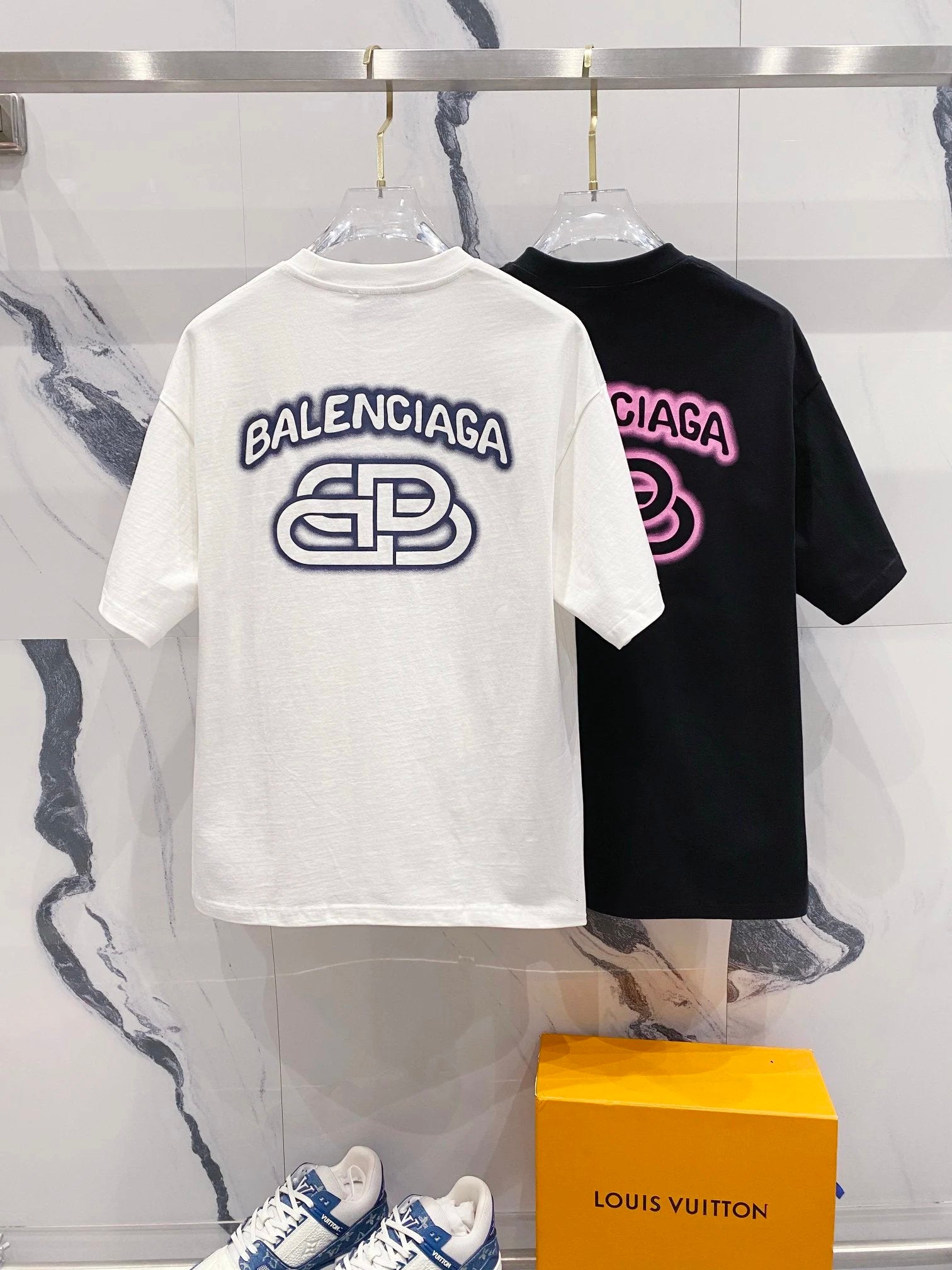 Balenciaga T-shirt Fluorescent Brand Lock Letters LOGO Printed Logo Crew Neck Short Sleeve25ss New Pure Cotton Unisex Style T T-shirt OS Loose Fit Base Shirt Casual Short Sleeve Top T-Shirt