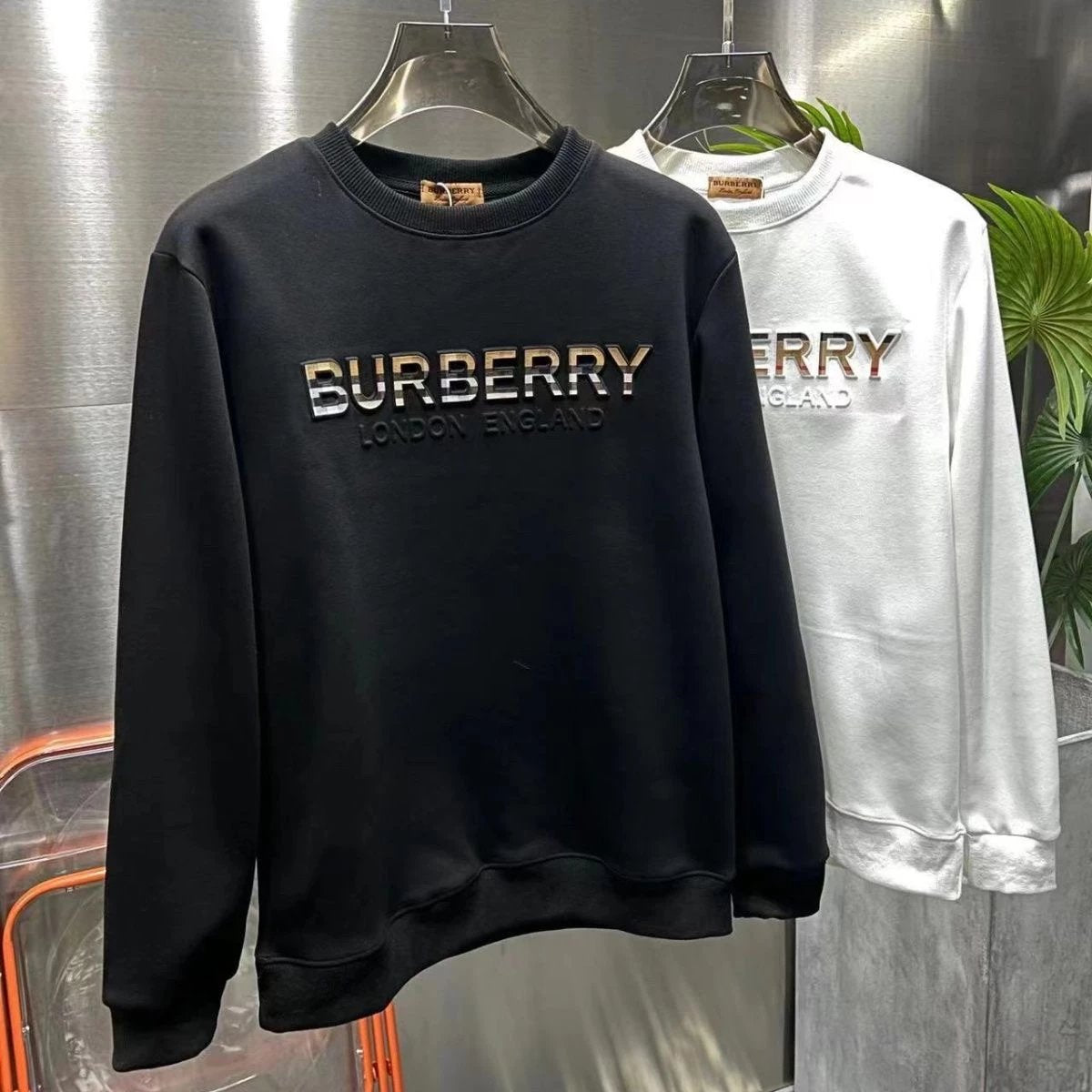 Burberry Clothing B War Horse T-shirt Sweater Collection