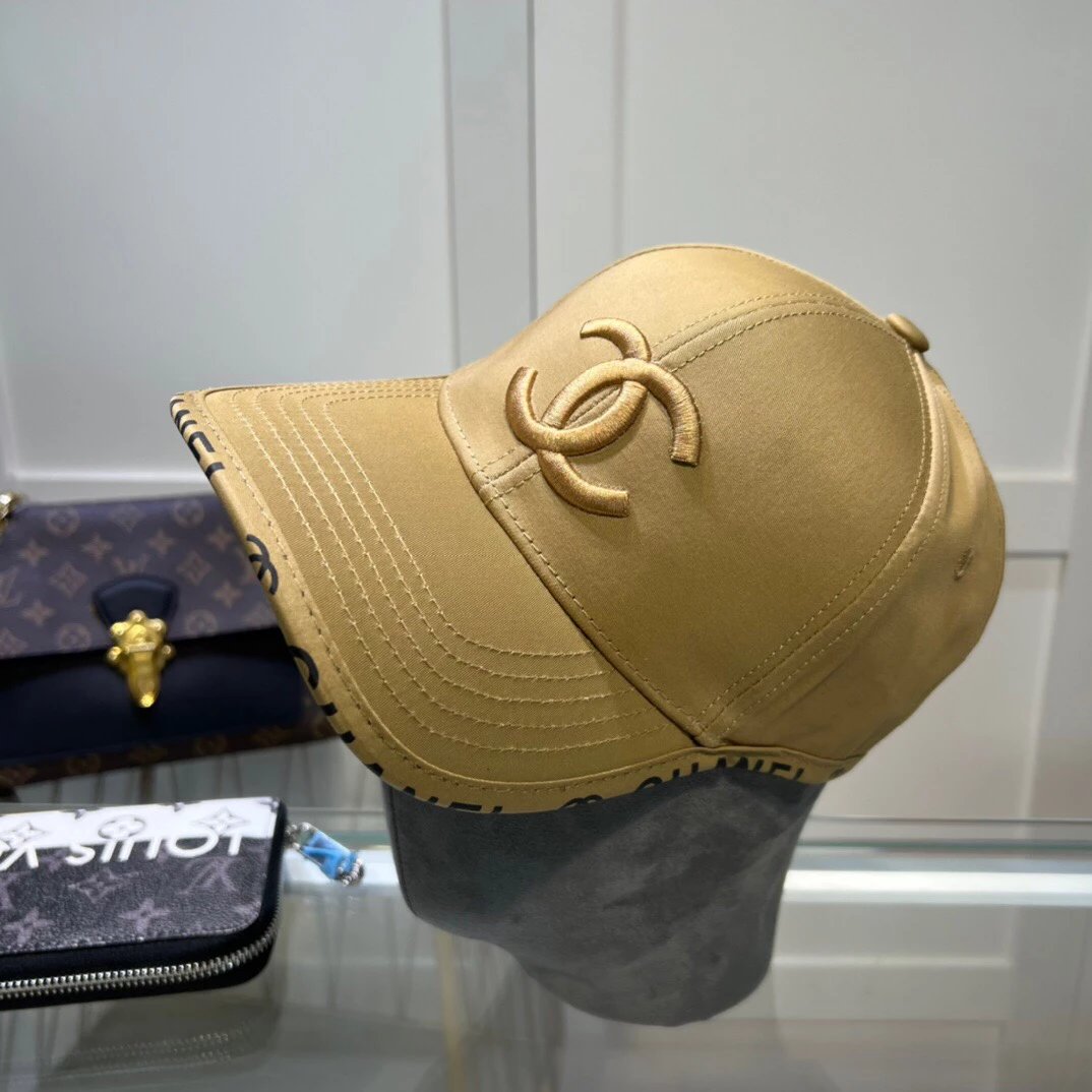 Chanel Hat High Quality New,Big Brand's Same Style Super Good Matching Peaked Cap,High Density logo The Embroidery Is Elegant and Classy. Hurry up and Buy It
