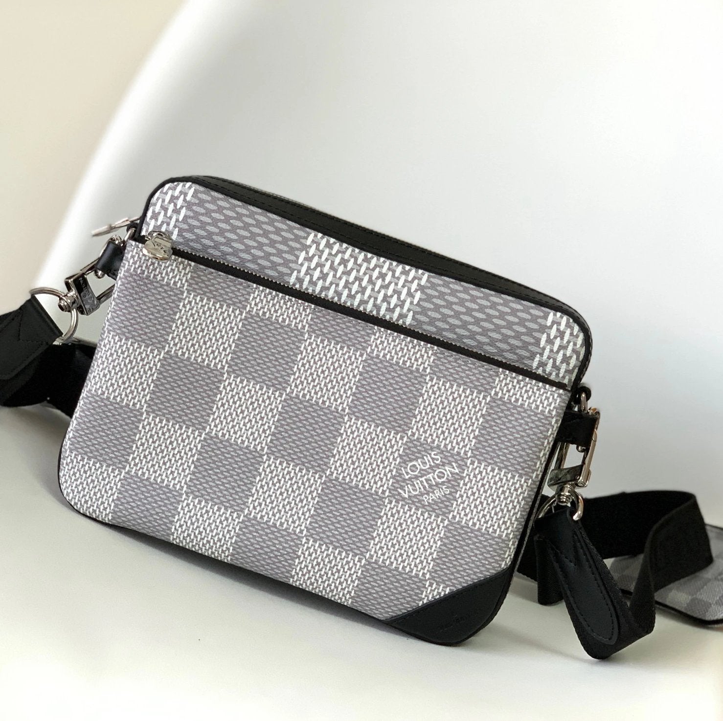 Louis Vuitton LV Men's Bag Top version 【Highest Version】Original Leather Hardware M46602Full leather in black M69827Sprinter Three-in-One Men's Messenger Bag Postman Men's Bag Two-in-One Trio Messenger Bag Shoulder Bag Men's Messenger Bag Men's Bag M30848