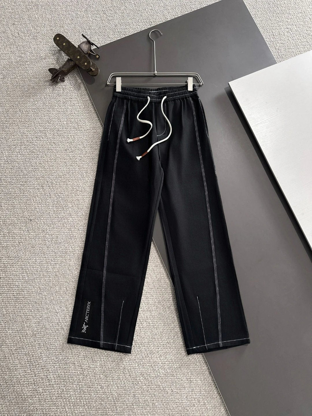 Arc'teryx Sweatpants Back Pocket Bird Playing Cards Obedient logo Straight Leg Long Pants Sweatpants Unisex25ss Spring Summer New Versatile Plus Size Sports Casual Loose Fit Pants