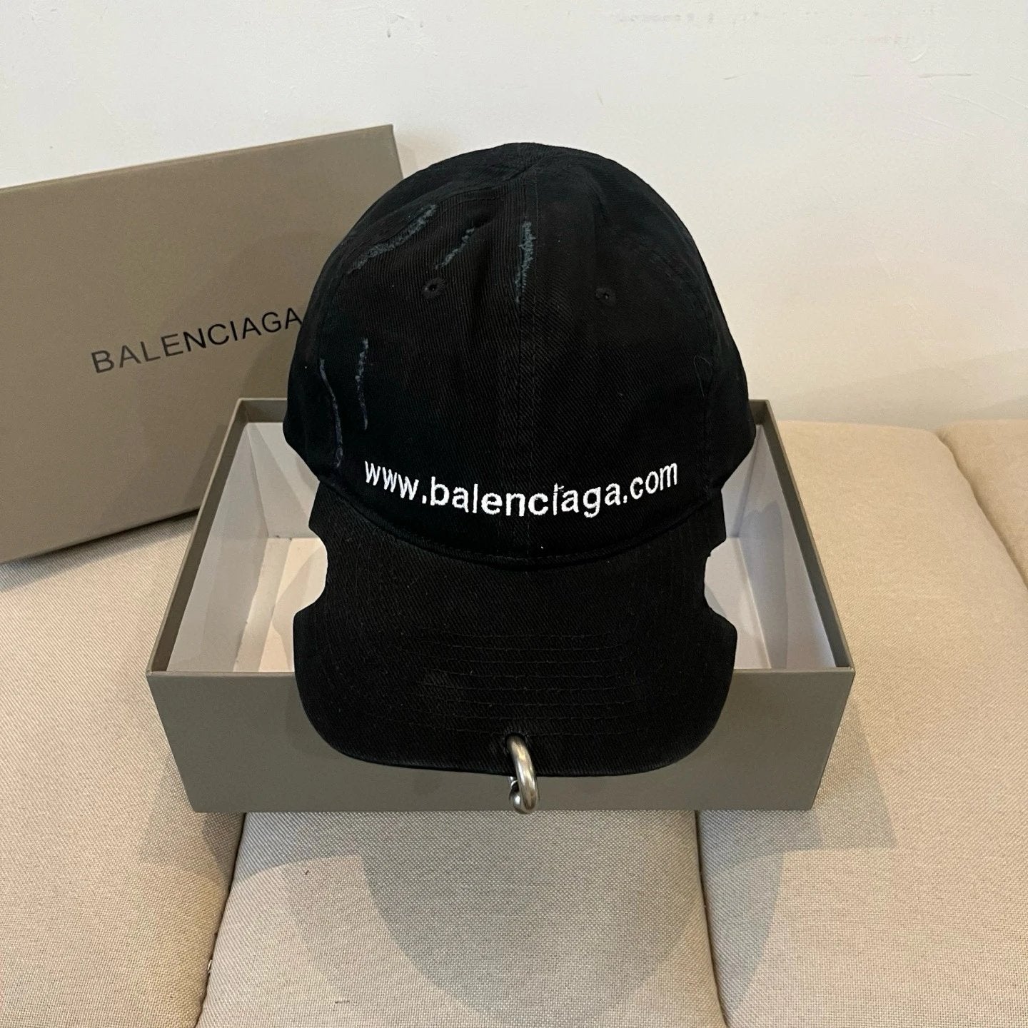 Balenciaga Hat URL letters logo Baseball Cap Sunshade Sun Protection Duckbill Cap Large Head Circumference Slimming Face Curved Brim Versatile Sports Hat for Men and Women Couples Same Style