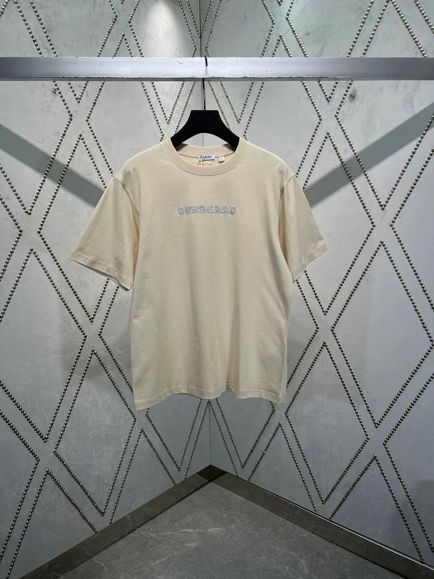 Burberry T-shirt Random Print on the Chest logo round Neck Short Sleeve25ss New Pure Cotton Unisex Style T T-shirt OS Loose Fit Base Shirt Short Sleeve Top T-Shirt