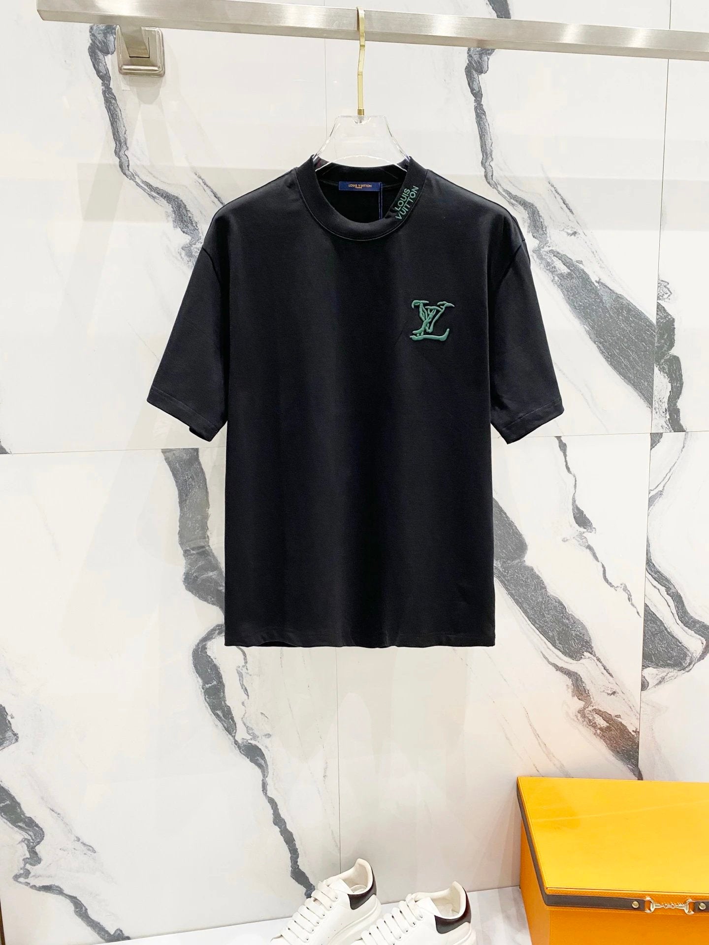 Louis Vuitton LV T-shirt Chest Letter Embroidery logo round Neck Short Sleeve25ss New pure cotton T Unisex T-Shirt OS Drop Shoulder Loose Fit Base Shirt Top T-Shirt Short Sleeve