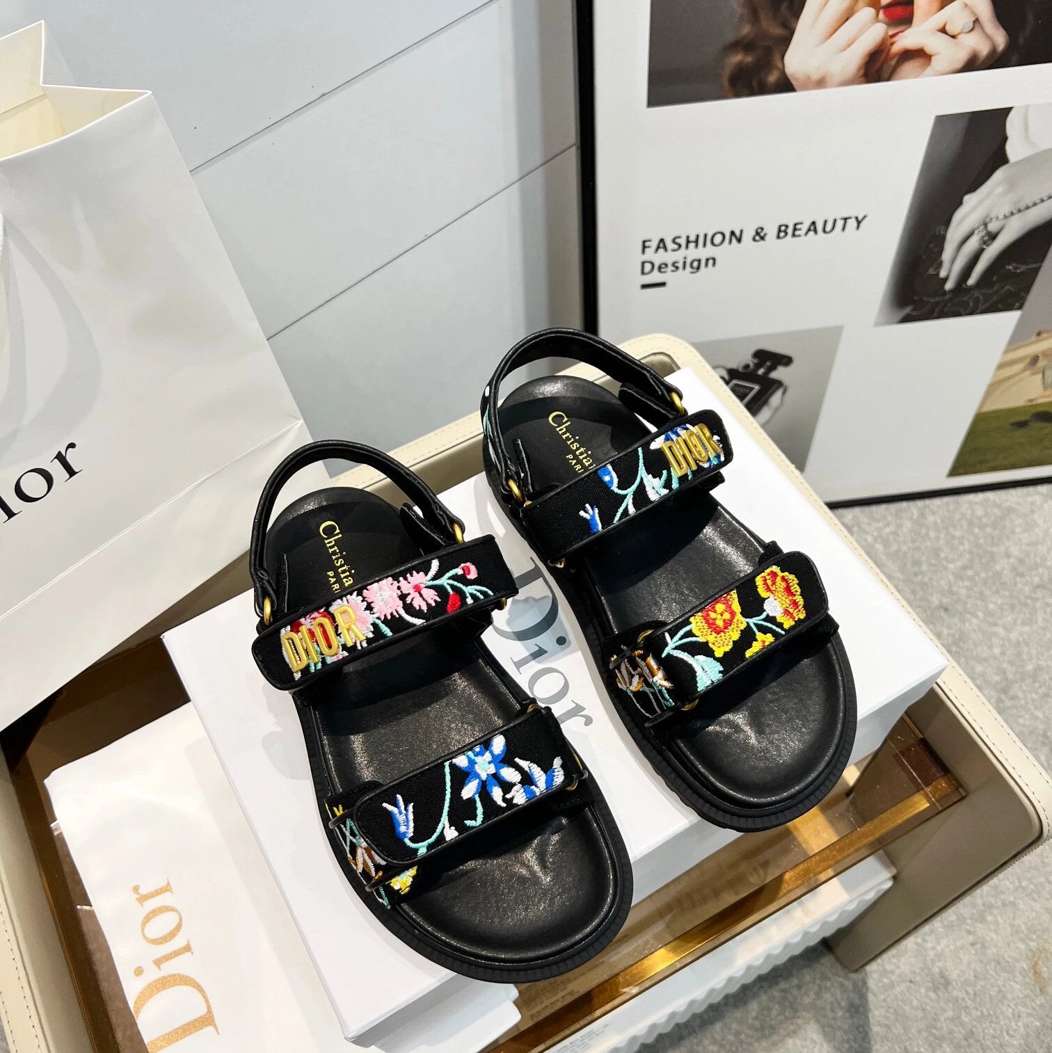 Chanel Shoes Spring and Summer New Holiday Lazy Sandals,Original1:1Development。
Simple and Versatile, Super Beautiful
Inner Lining Plastic Footpad:Water Dyed Sheepskin Lining
Large