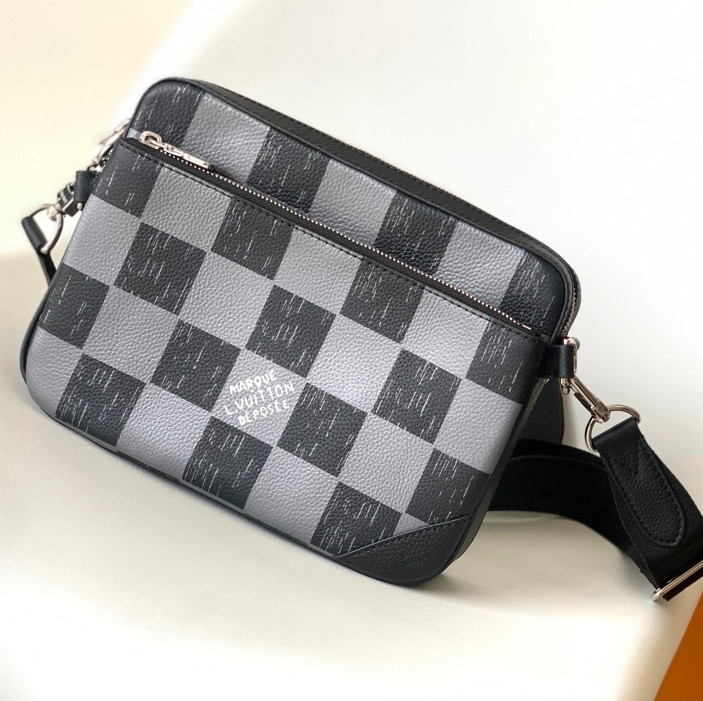 Louis Vuitton LV Men's Bag Top version 【Highest Version】Original Leather Hardware M46602Full leather in black M69827Sprinter Three-in-One Men's Messenger Bag Postman Men's Bag Two-in-One Trio Messenger Bag Shoulder Bag Men's Messenger Bag Men's Bag M30848