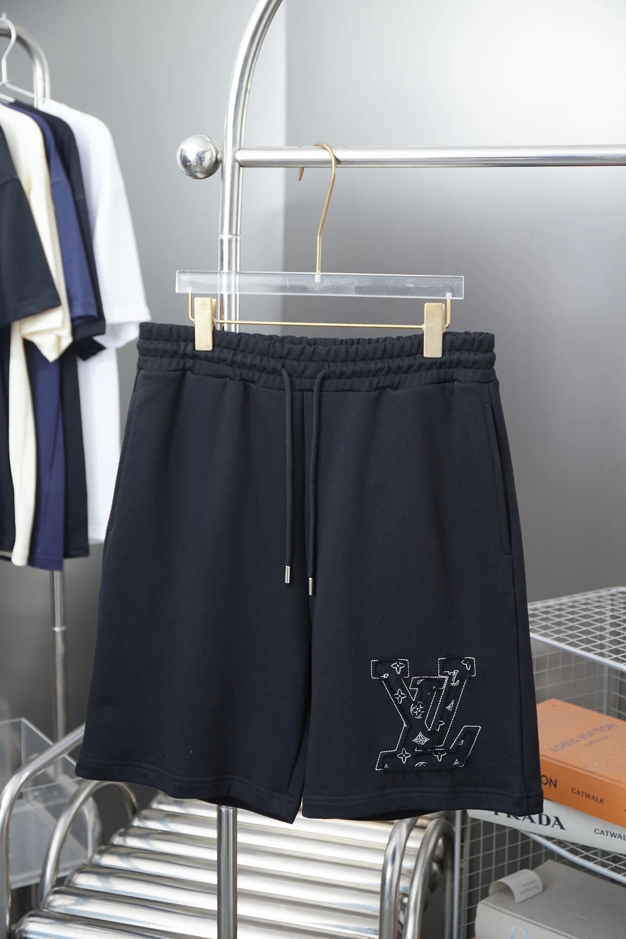 Louis Vuitton LV Shorts Front Letter Petal Pattern Patch logo Five-point Shorts25ss New Drawstring Casual Pants for Men and Women, Summer Style5Two-in-One Casual Sweatpants Pure Cotton Joggers