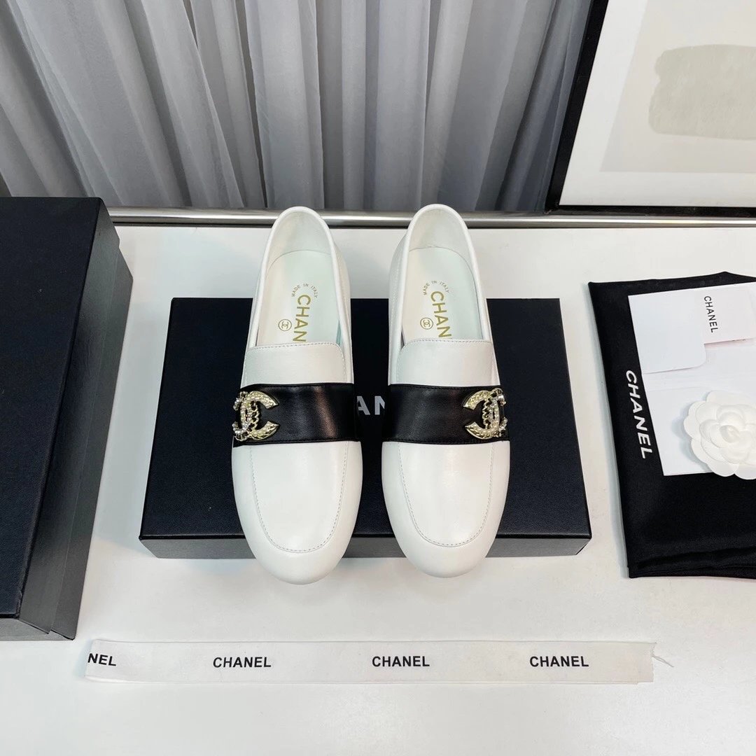 Chanel Shoes New Loafers
It Looks Lovely,Round Toe Holder Sets off the Feet and Becomes Thin,The Upper Foot Is a Kind8090Vintage Feelings of the Age Shoes for Four Seasons、European and American Catwalk New,Explosive