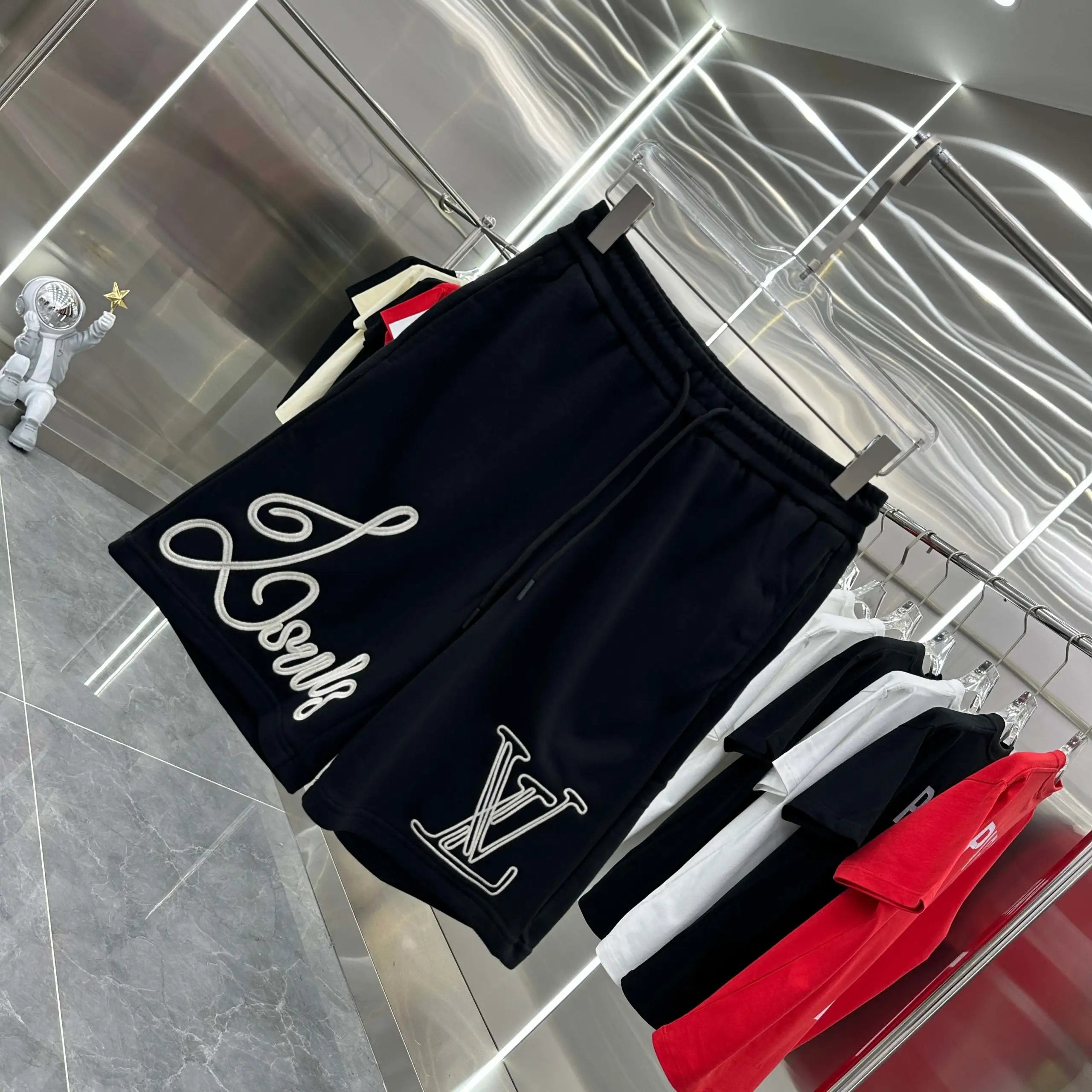 Louis Vuitton LV Shorts Personalized Embroidery logo Five-point Shorts25ss New Drawstring Casual Summer Pants American Style5Two-in-One Casual Sweatpants for Men and Women, Pure Cotton Joggers