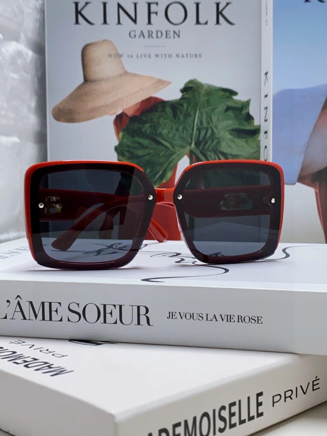 Balenciaga Sunglasses Four-Leaf Clover Square Frame Sunglasses Slimming Non-Prescription Unisex Couple Style UV Protection Driving Beach Fishing25ss New Sports Casual Versatile