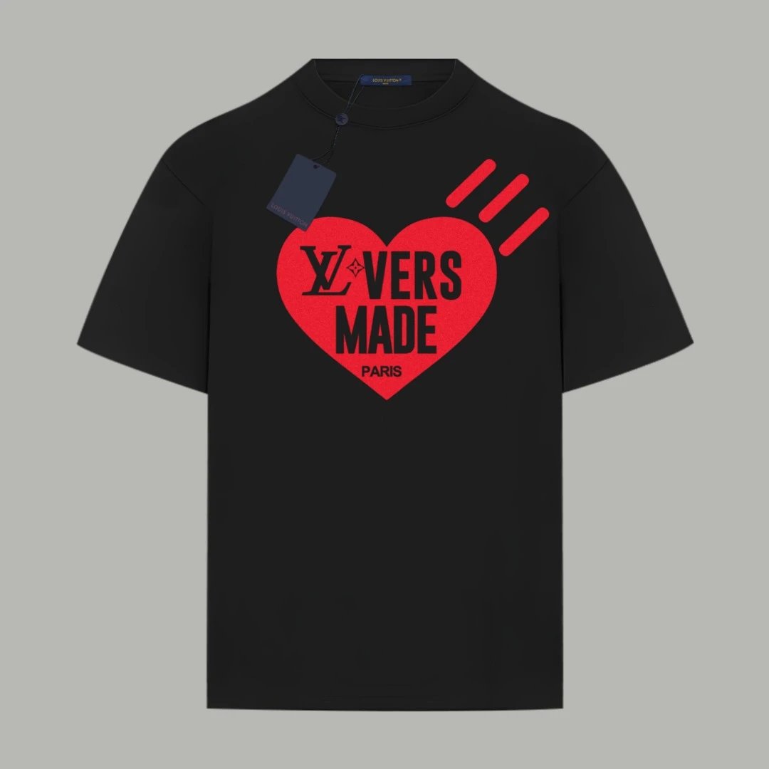 Louis Vuitton LV T-shirt Heart Print on the Chest logo round Neck Short Sleeve25ss New Pure Cotton Unisex Style T Casual T-Shirt Base Layer Shirt OS Loose Fit Half Sleeve Top Plus Size
