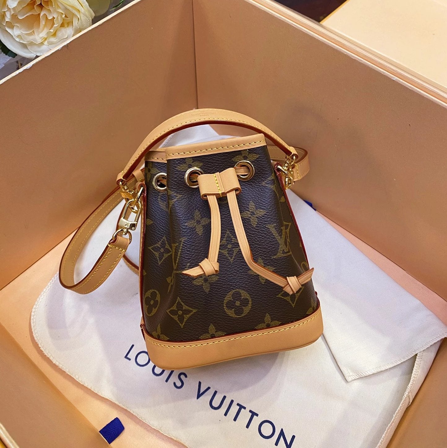 Louis Vuitton LV Women's Bag Top version 2023New Presbyopic New Drawstring Bucket Bag Shoulder Messenger Bag Small Bucket Bag