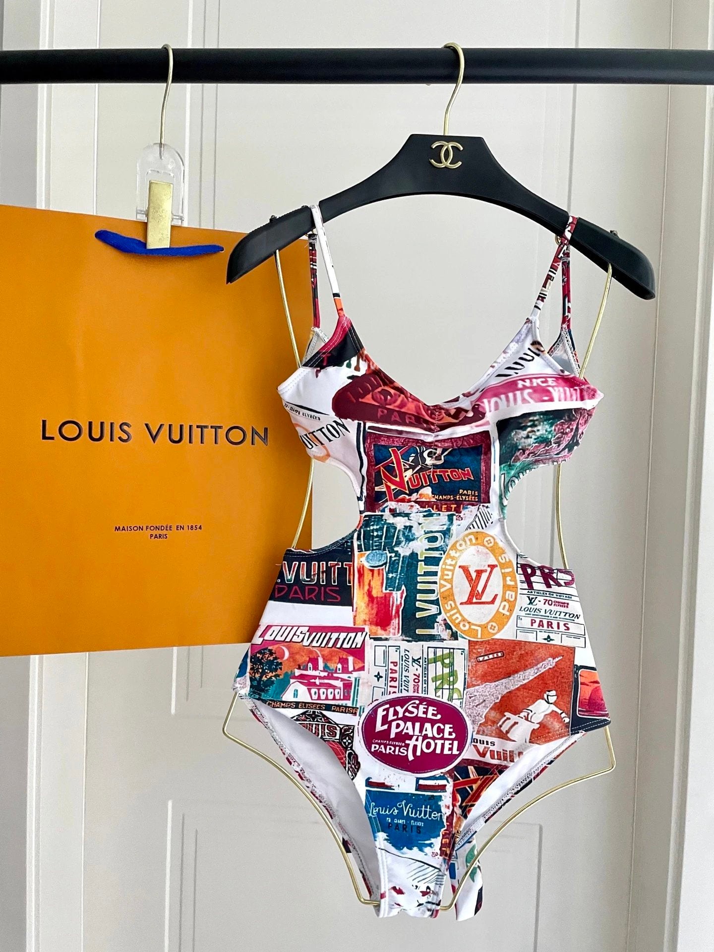 Louis Vuitton LV Swimsuit Full Print Colorful Pattern Bikini One-Piece Swimsuit Sexy Beach Pool Vacation Hot Spring Small Chest Gathered Backless White Women's Swimwear