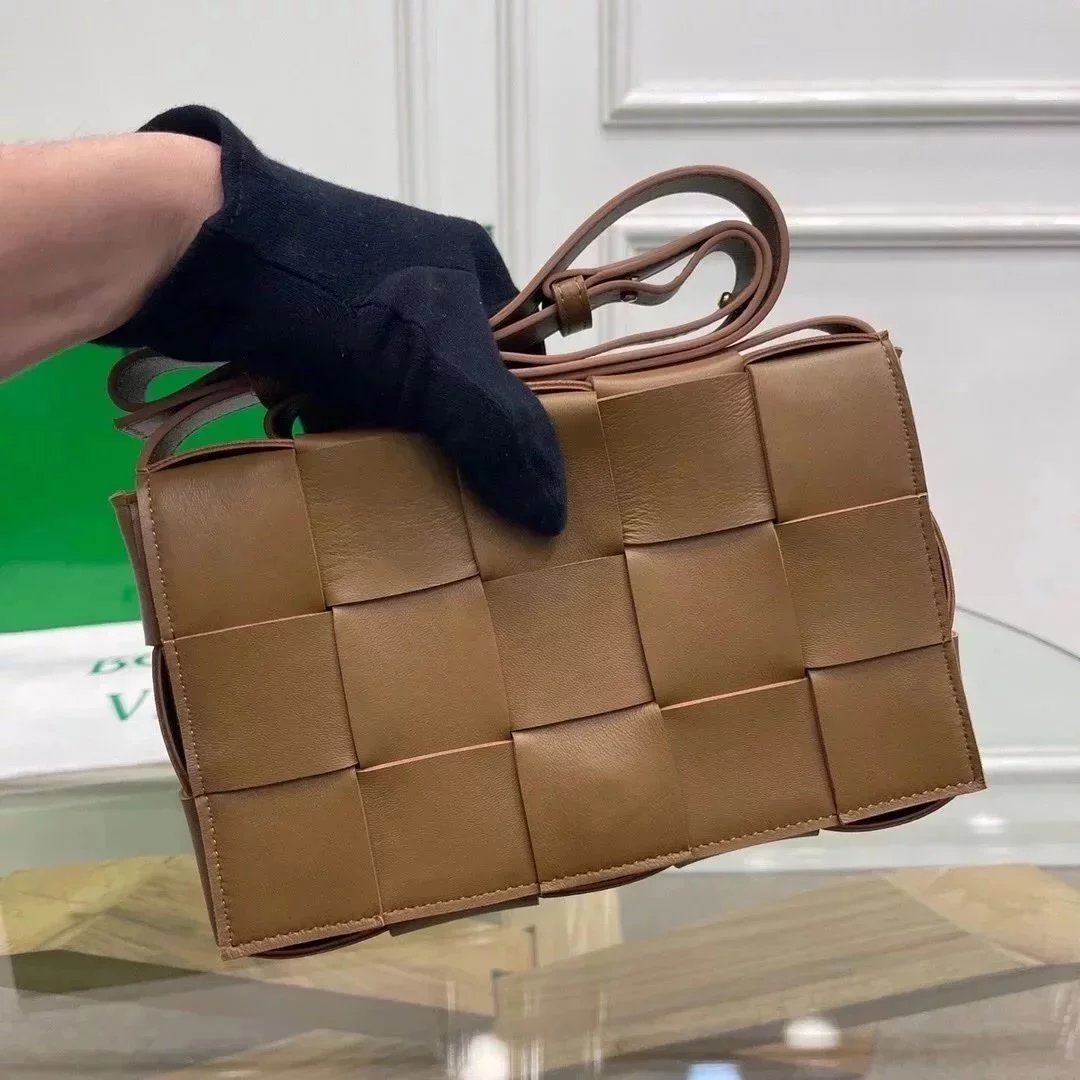 Bottega Veneta Women's Bag Top version 【Special Cabinet Version】Woven bag CROSSBODY Square Bag Pillow Bag(Lambskin)Rubik's cube bag Cassette15Plaid Woven Bag Original Leather Handbag Waist Bag Chest Bag Shoulder Messenger Bag Unisex Men's and Women's Bags