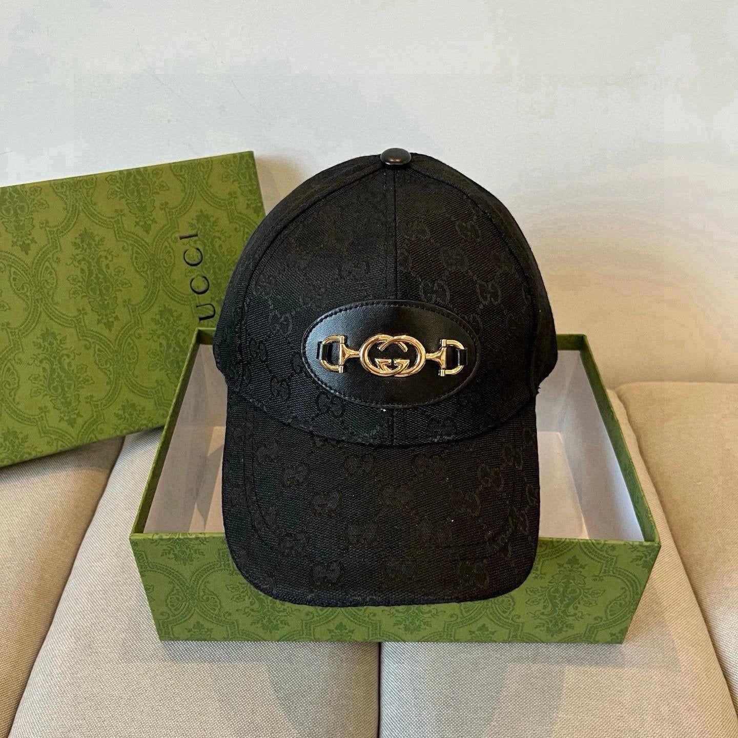 Gucci Hat Double G Alphabet Gold Label logo Baseball Cap Sunshade Sun Protection Duckbill Cap Large Head Circumference Slimming Face Curved Brim Versatile Sports Hat for Men and Women Couples Same Style