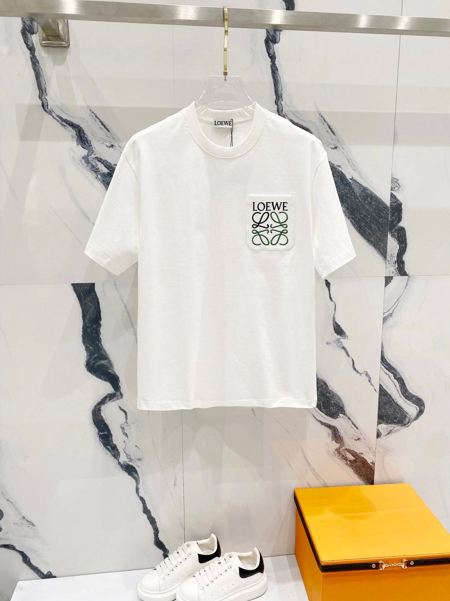 LOEWE T-shirt Chest Color Matching Letters Totem Embroidery logo round Neck Short Sleeve25ss New Pure Cotton Unisex Style T T-shirt OS Loose Fit Base Shirt Half Sleeve T-Shirt Top Half Sleeve