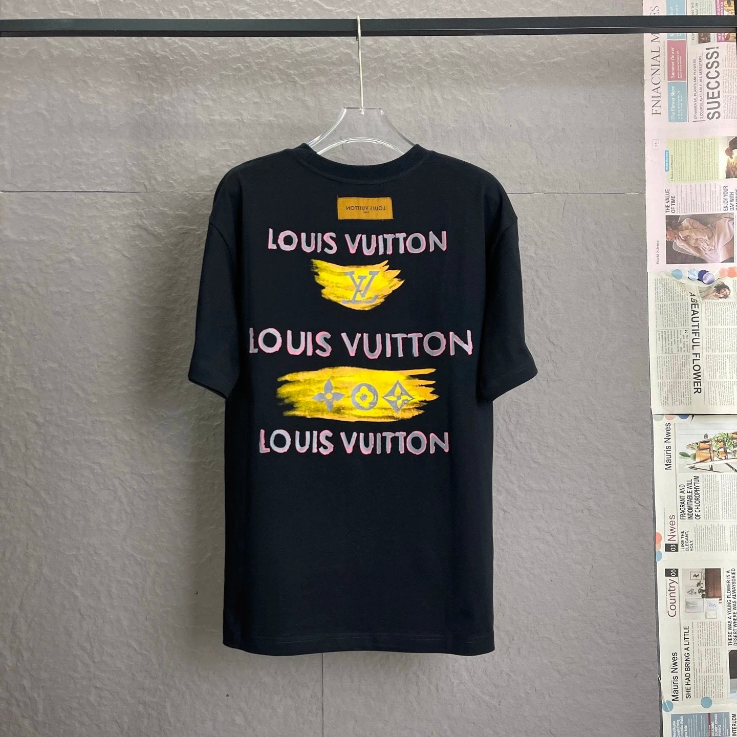 Louis Vuitton LV T-shirt Back Hand-drawn Graffiti Letter Pattern Print logo round Neck Short Sleeve25ss New pure cotton T Unisex T-Shirt OS Loose Fit Base Shirt Top Half Sleeve T-Shirt
