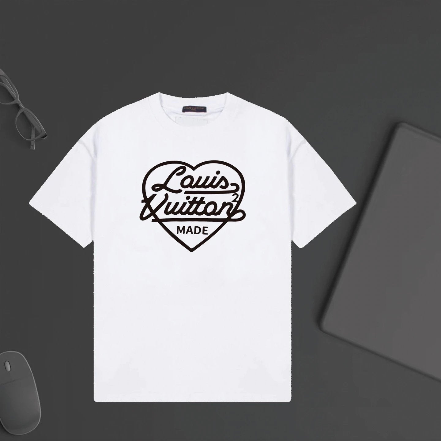 Louis Vuitton LV T-shirt Heart-shaped Letter Print on the Chest logo round Neck Short Sleeve25ss New Pure Cotton Unisex Style T T-shirt OS Loose Fit Base Shirt Top Half Sleeve T-Shirt