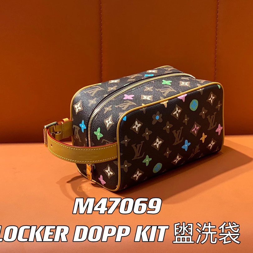 Louis Vuitton LV Wallets/Clutches Top version 【Top with High Version】【LockerDoppKit Toilet Bag】M83112Flower(Silk Screen)Black Color Wash Bag DOPP Toilet Bag/Cosmetic Bag Men's and Women's Bags Handbag Presbyopic M83112Black Flower Wash Bag Large M12641
