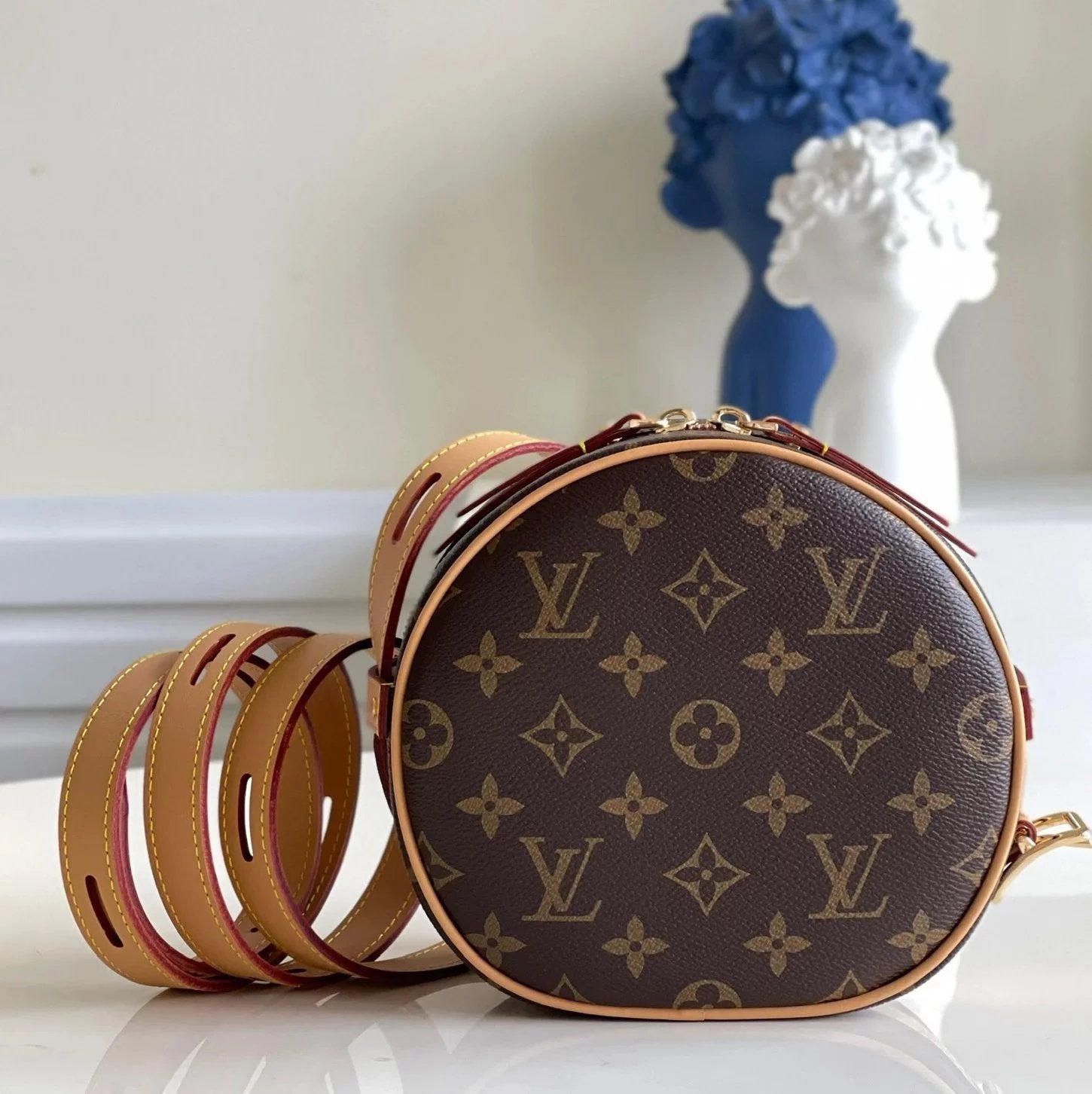 Louis Vuitton LV Women's Bag Top version 【Surrogate Shopping Edition Premium】miniBoiteChapeau round Pie Bag Cell Phone Wallet Underarm Bag Handbag Shoulder Bag Messenger Bag Handbag Ladies Bag Goddess Bag Net Red Bag Women's Bag M45149M45578M52294