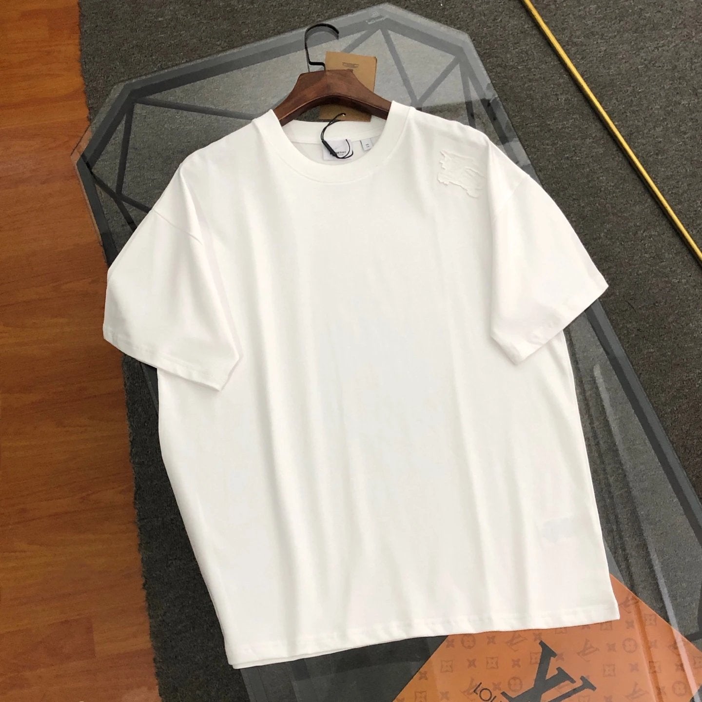 Burberry T-shirt Embroidery on the chest logo round Neck Short Sleeve25ss New pure cotton T Unisex T-Shirt OS Loose Fit Base Shirt Top Half Sleeve T-Shirt