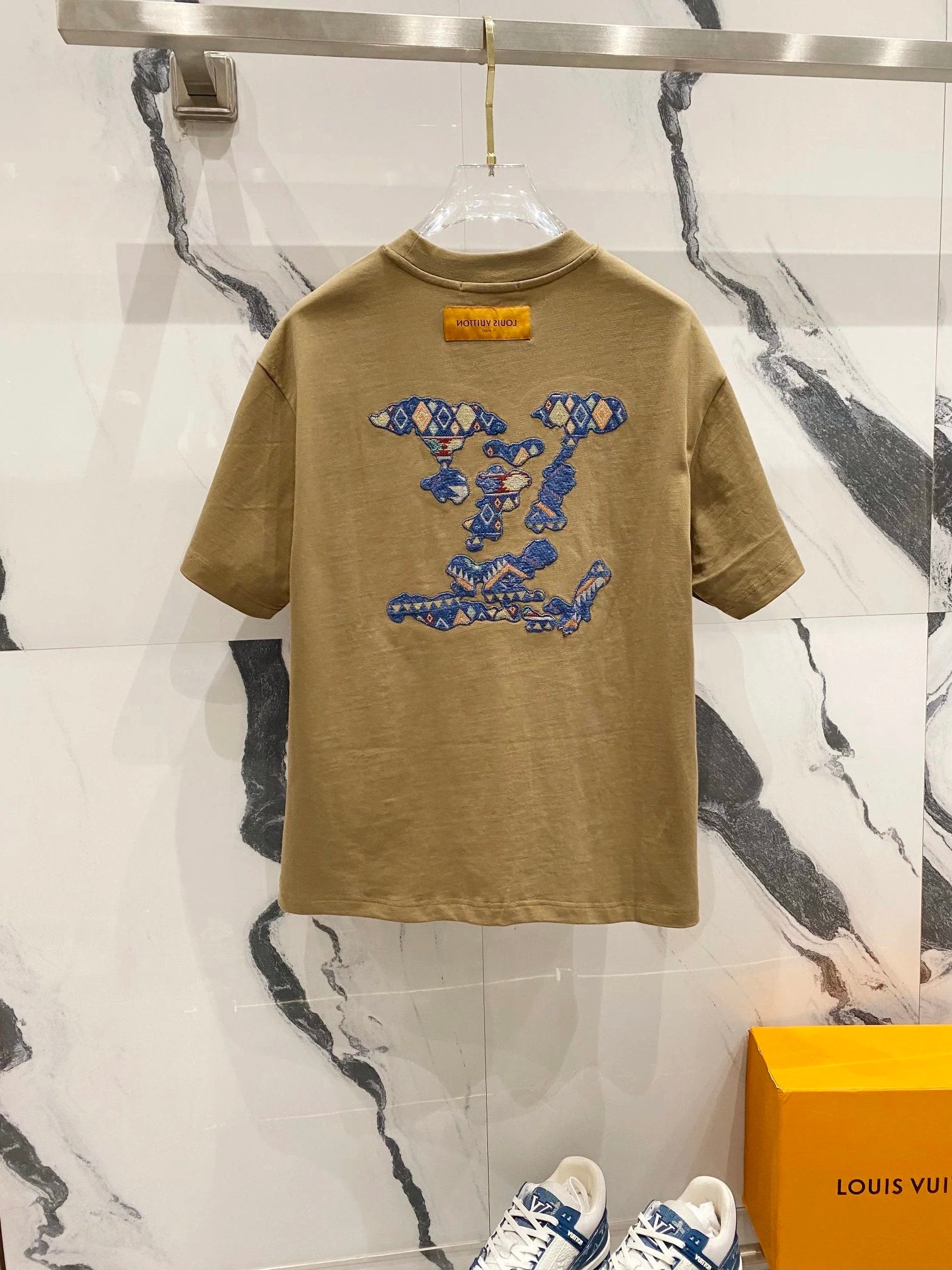 Louis Vuitton LV T-shirt Cowhide Patch Embroidery Cloud Letters LOGO Logo Crew Neck Short Sleeve25ss New Pure Cotton Unisex Style T T-shirt OS Loose Fit Base Shirt Casual Short Sleeve Top T-Shirt