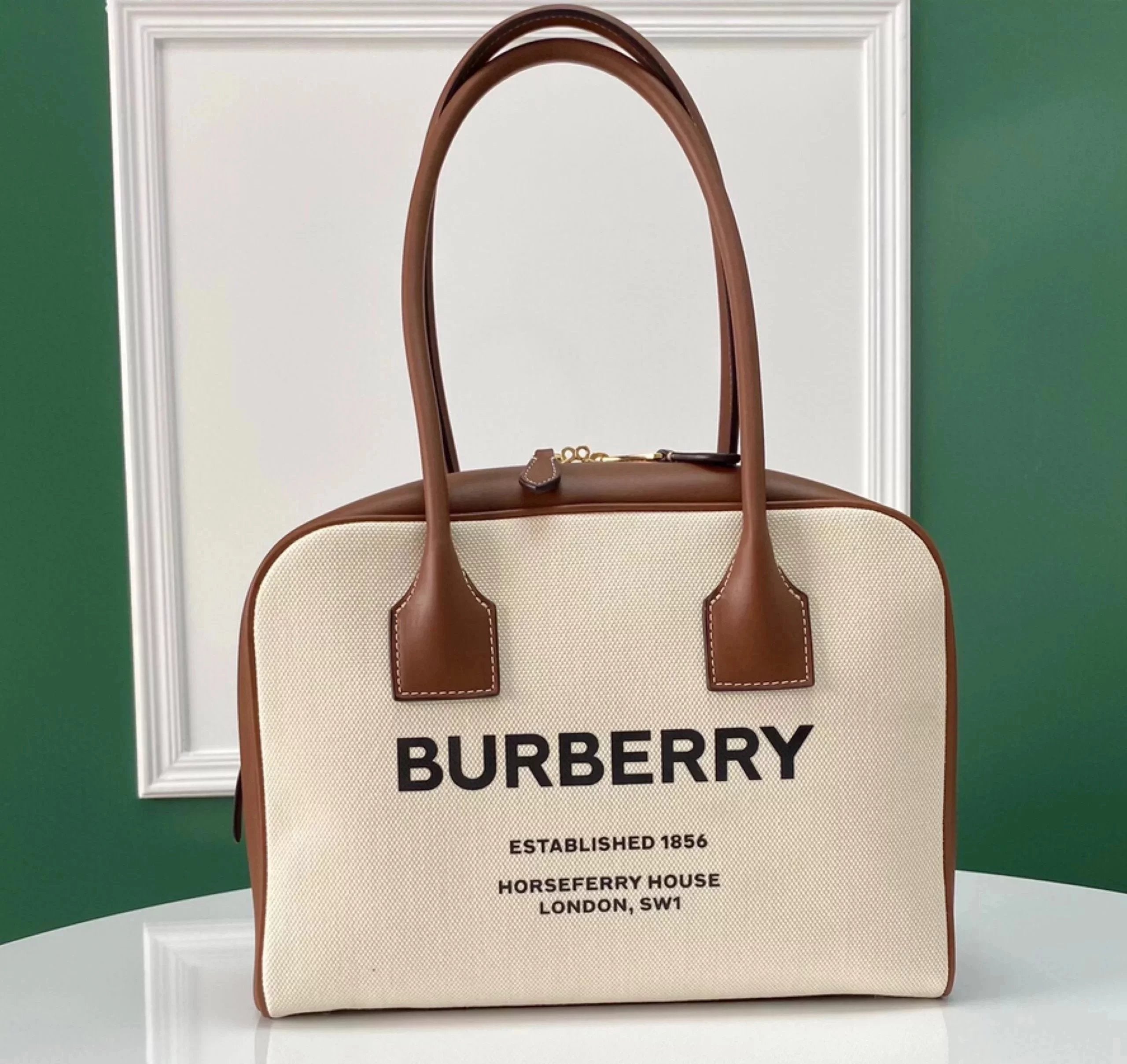 Burberry Women's Bag Top version Fashion Show Bowling Bag「Cube-Cube Bag」Handbag Tote Bag Women's Bag Crossbody Bag Super Large Capacity Shopping Bag Selected Brand Exclusive Logo Stripe Eco-friendly Canvas Material