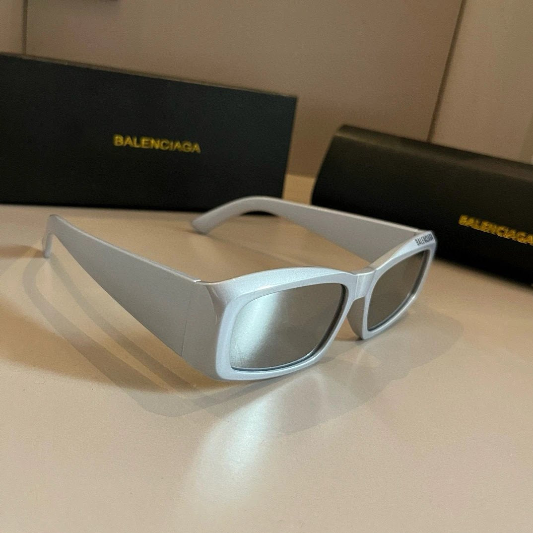 Balenciaga Sunglasses Logo Embellished Temple Sunglasses Slimming Non-Prescription UV Protection Unisex Couple Style Driving Beach Fishing25ss New Sports Casual Versatile