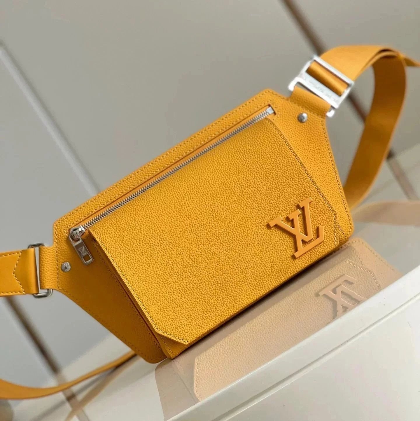 Louis Vuitton LV Men's Bag Top version 【Original Order】M59625Chest Bag2022New Men's Orange Grain Cowhide newsling Shoulder Messenger Bag Chest Bag Waist Bag M57081