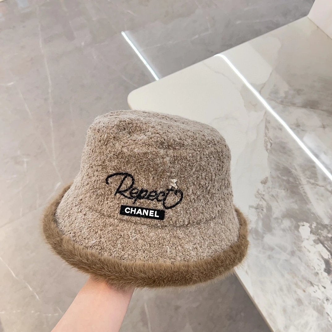 Chanel Hat Casual Hat High Quality Fashion Fashion Brand Autumn and Winter Style Embroidery Plush Fisherman Hat
Classic Versatile Casual~