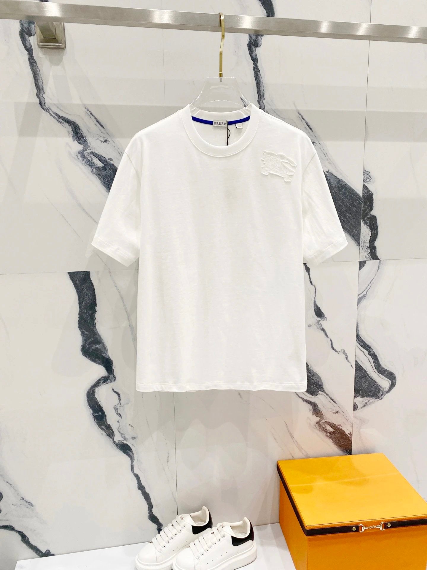 Burberry T-shirt Simple Natural Color Patch on Chest with Micro Logo logo round Neck Short Sleeve25ss New Pure Cotton Unisex Style T Casual T-Shirt Base Layer Shirt OS Loose Fit Half Sleeve Top Plus Size