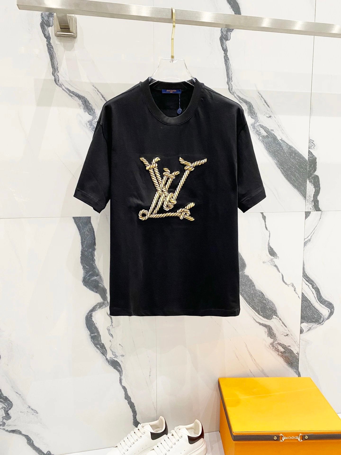 Louis Vuitton LV T-shirt Chest Rope Letter Embroidery logo round Neck Short Sleeve25ss New pure cotton T Unisex T-Shirt OS Drop Shoulder Loose Fit Base Shirt Top T-Shirt Short Sleeve