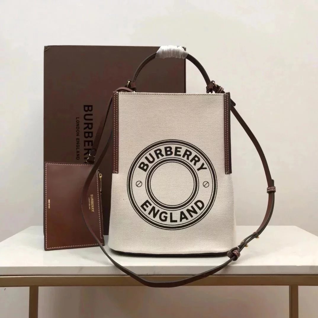 Burberry Women's Bag Top version New Silk Screen logo Bucket Bag Women's Bag Equestrian Style Cotton Canvas Bucket Bag Hand Bag Crossbody Bag Comes with Artistic Fresh Atmosphere Upper Body Matching Is Also beyond Imagination to Show Temperament