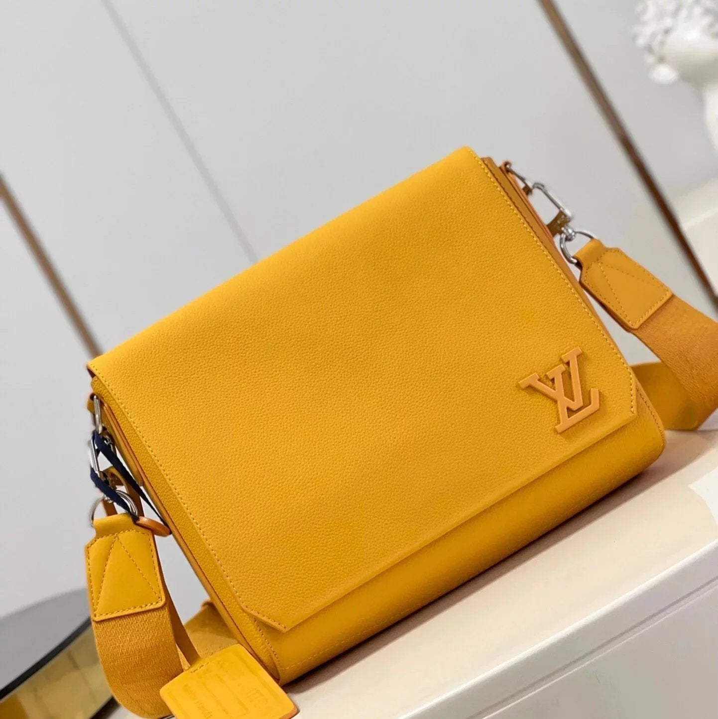 Louis Vuitton LV Men's Bag Top version 【Original Leather Hardware】Men's Bag New M570802022New Litchi Grain Cowhide newmessenger Messenger Men's Bag Men's Flip Shoulder Bag Messenger Bag Briefcase
