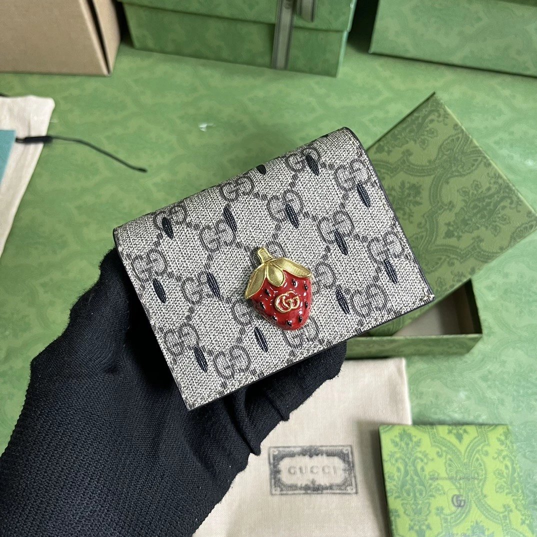 Gucci Wallet Top version **Original Model:726252New Double G Strawberry Ornaments mini Lipstick pack~Change packet726253726247Short Wallet726252Small Square Bag Mini Cosmetic Bag Coin Purse