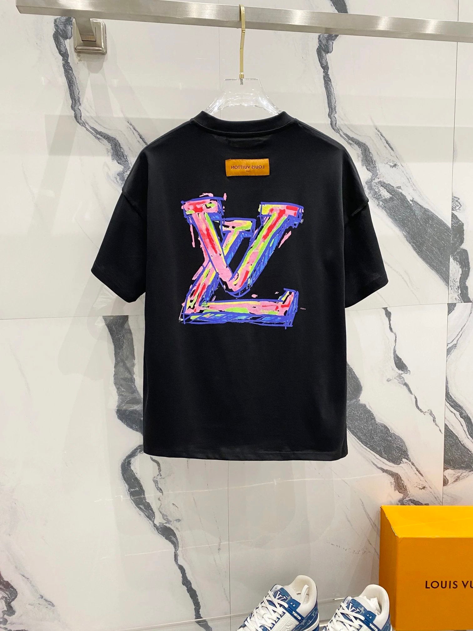 Louis Vuitton LV T-shirt Large Painted Graffiti Letters LOGO Printed Crew Neck Short Sleeve Pure Cotton T Unisex T-Shirt OS Loose Fit Base Shirt Casual Simple T-Shirt
