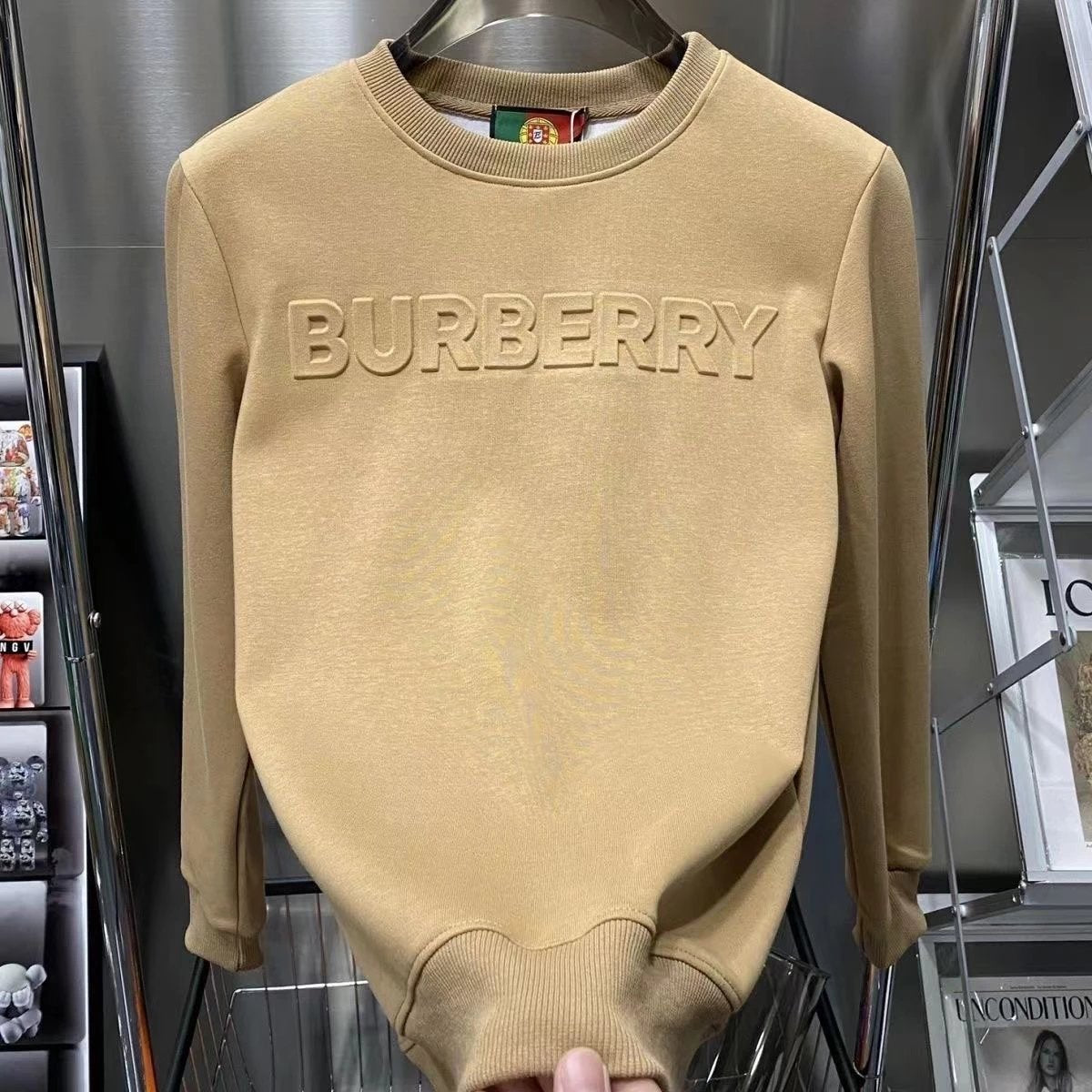 Burberry Clothing B War Horse T-shirt Sweater Collection